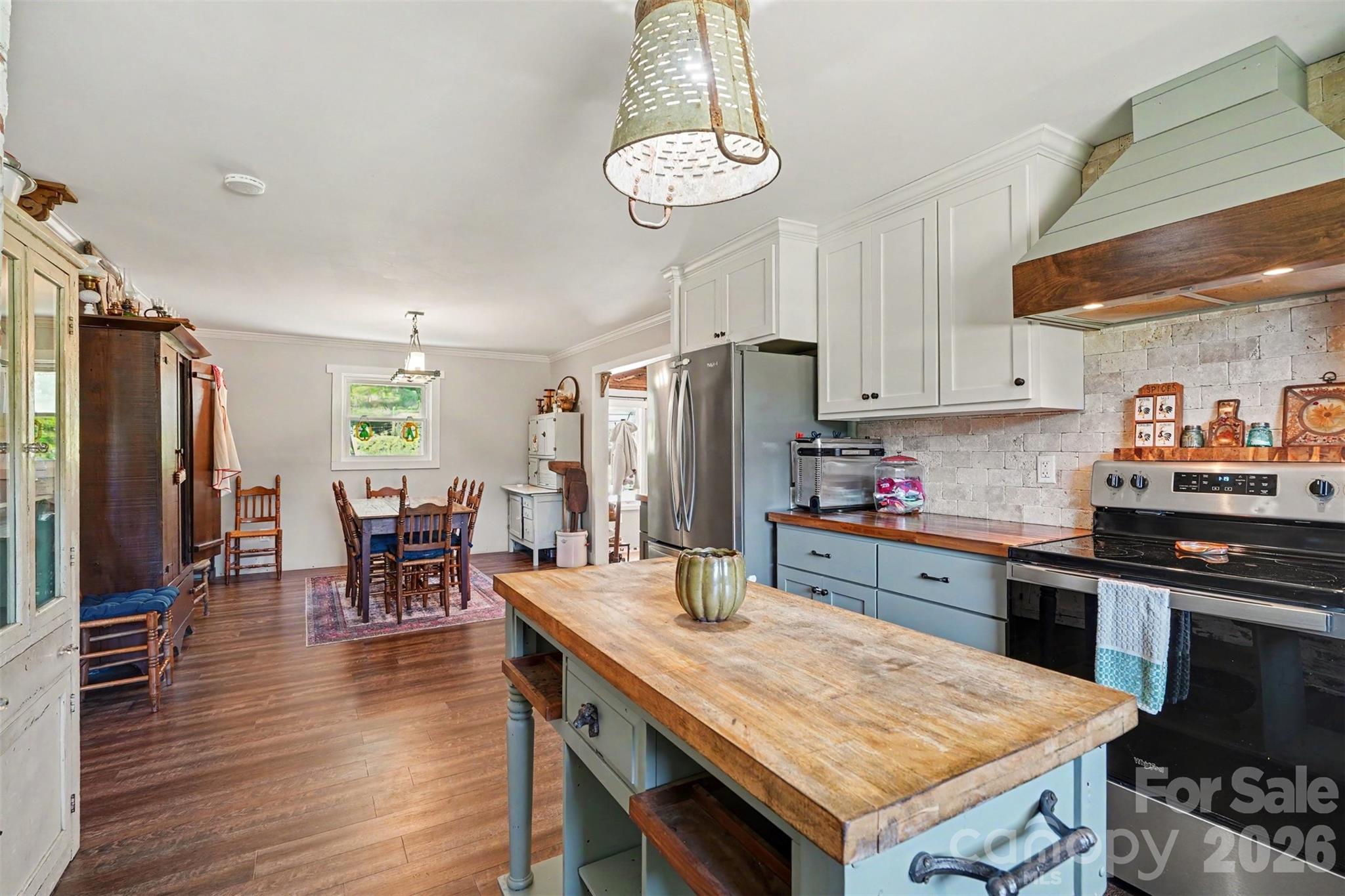 8121 Old Davis Road Property Photo 12
