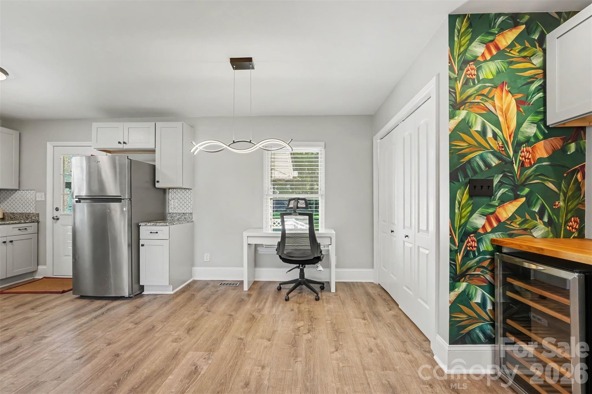 447 E Woodlawn Road Property Photo 6