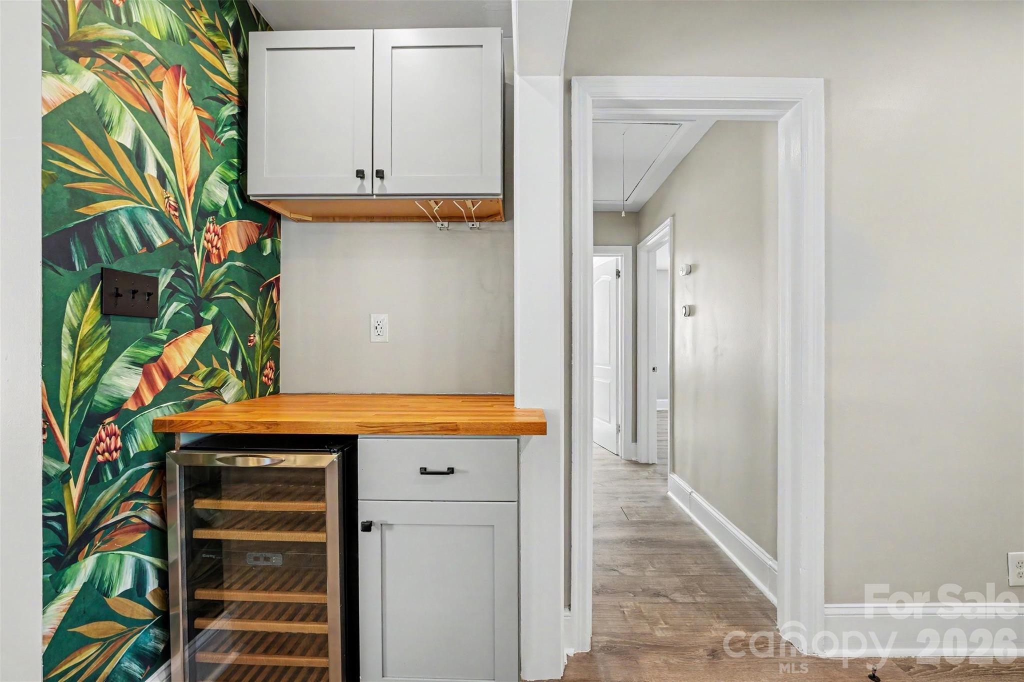 447 E Woodlawn Road Property Photo 7