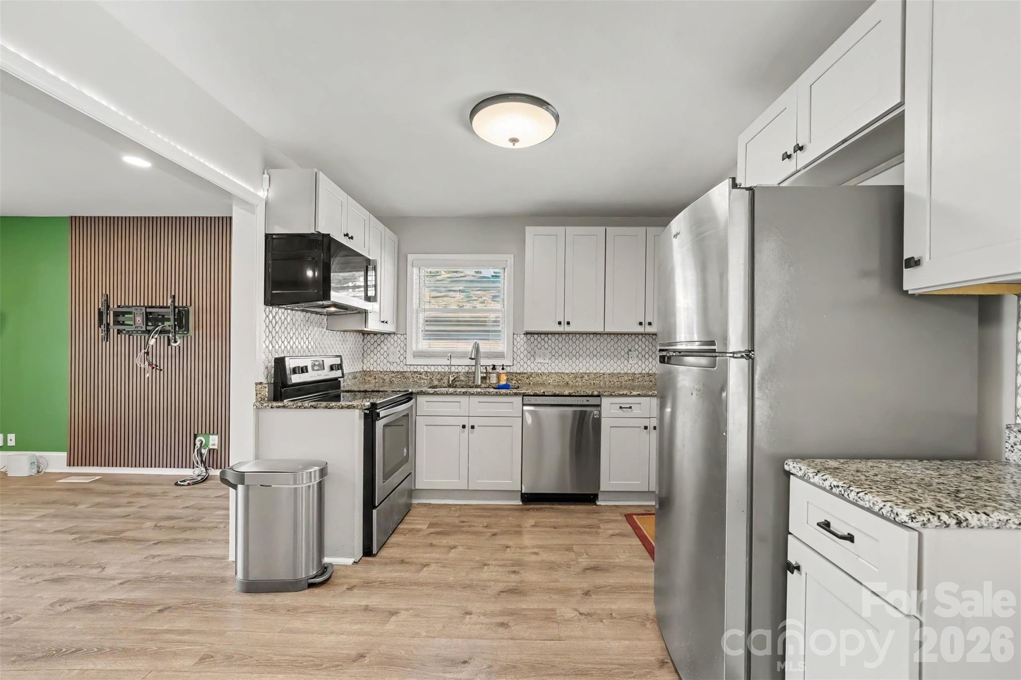 447 E Woodlawn Road Property Photo 8