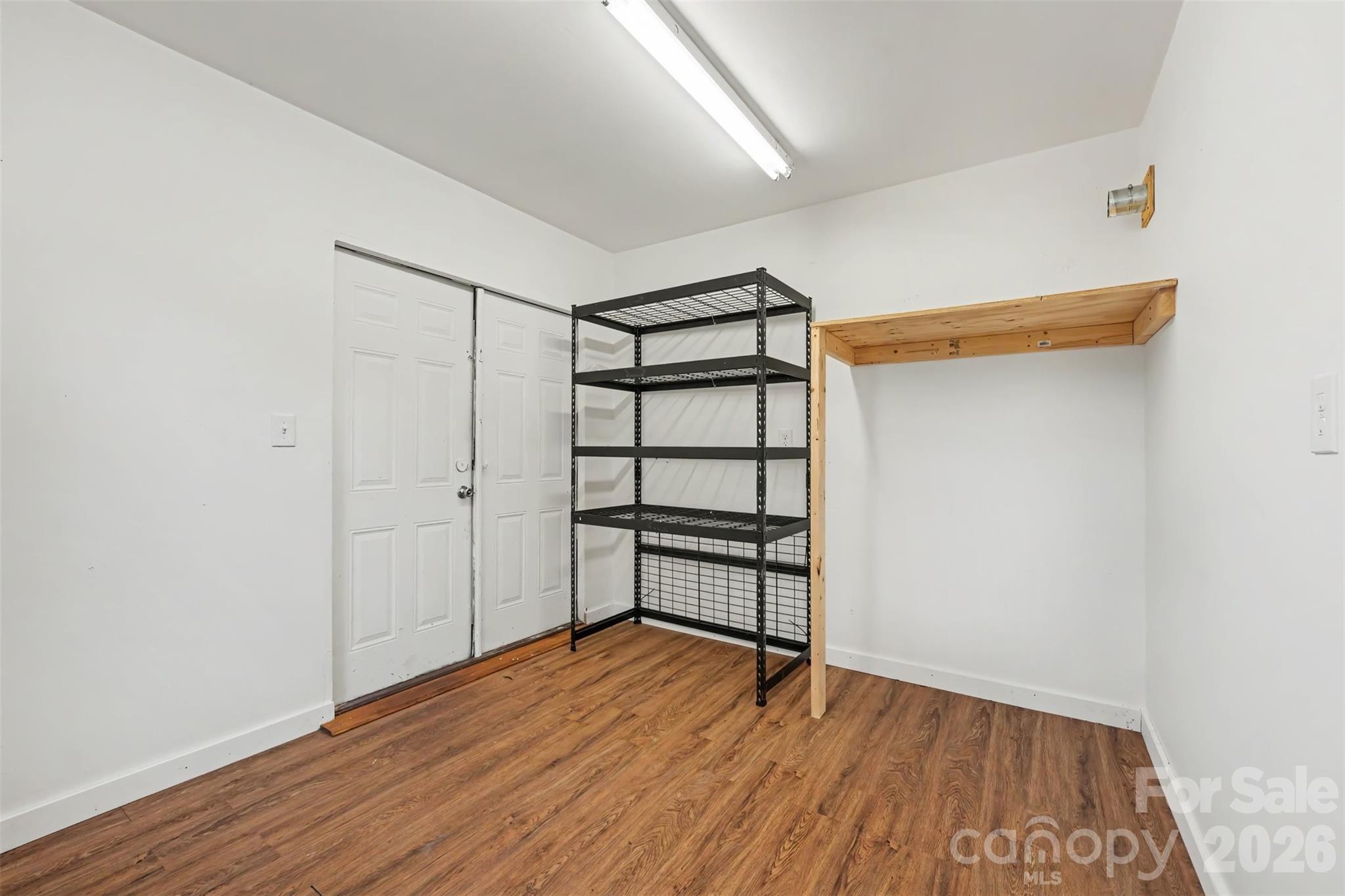 447 E Woodlawn Road Property Photo 16