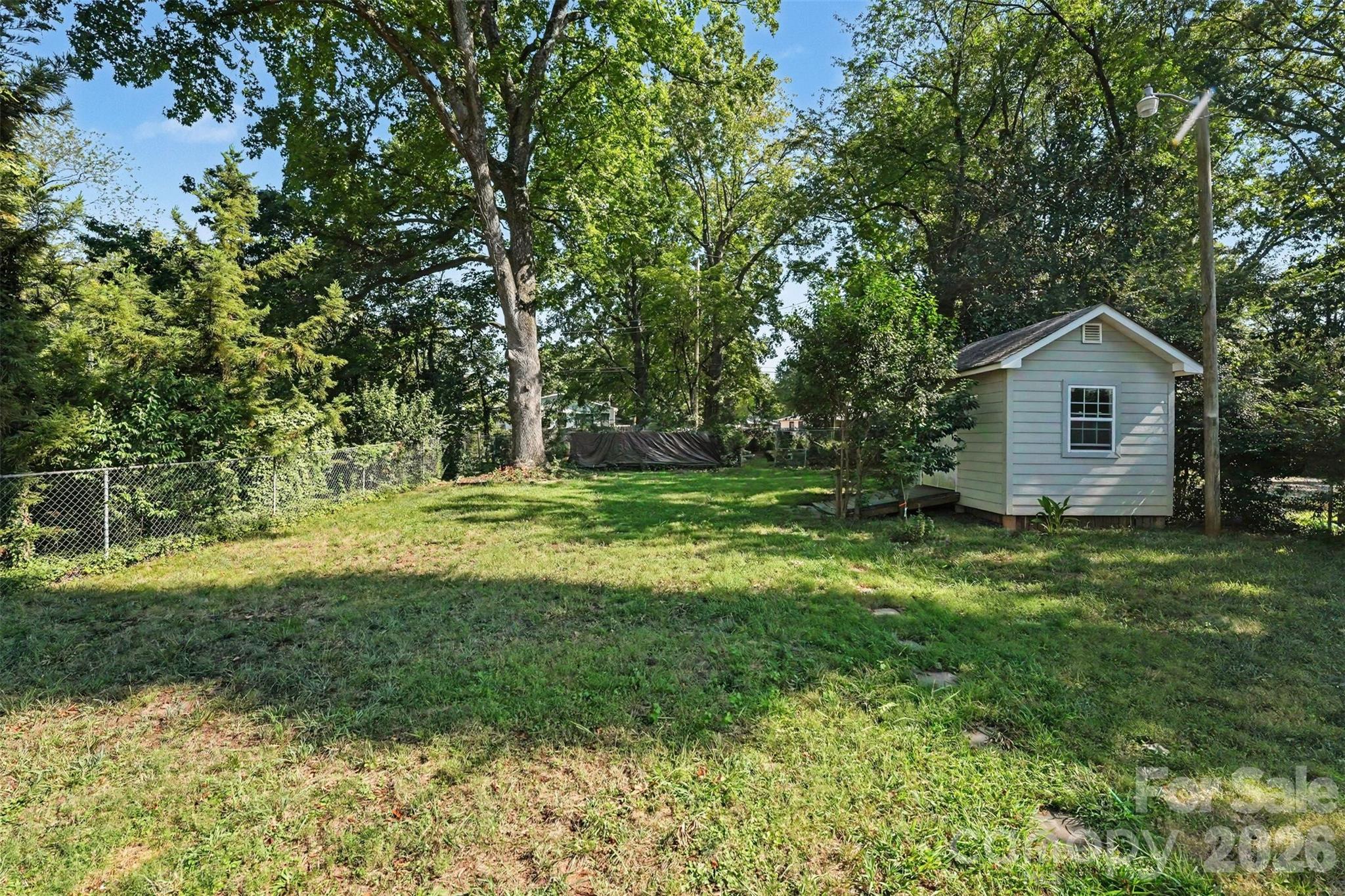 447 E Woodlawn Road Property Photo 17