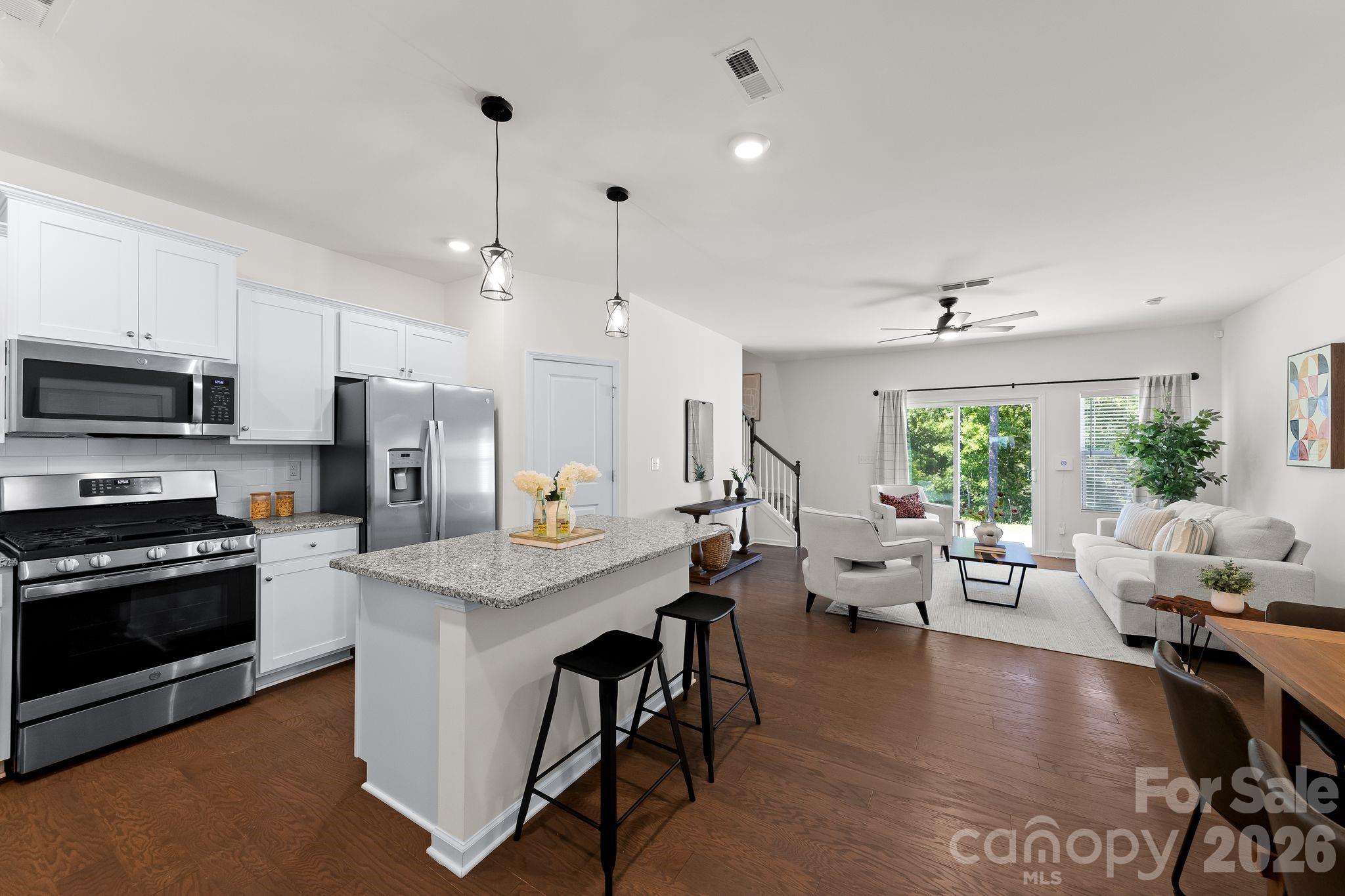 2753 Aubrey Street Property Photo 4