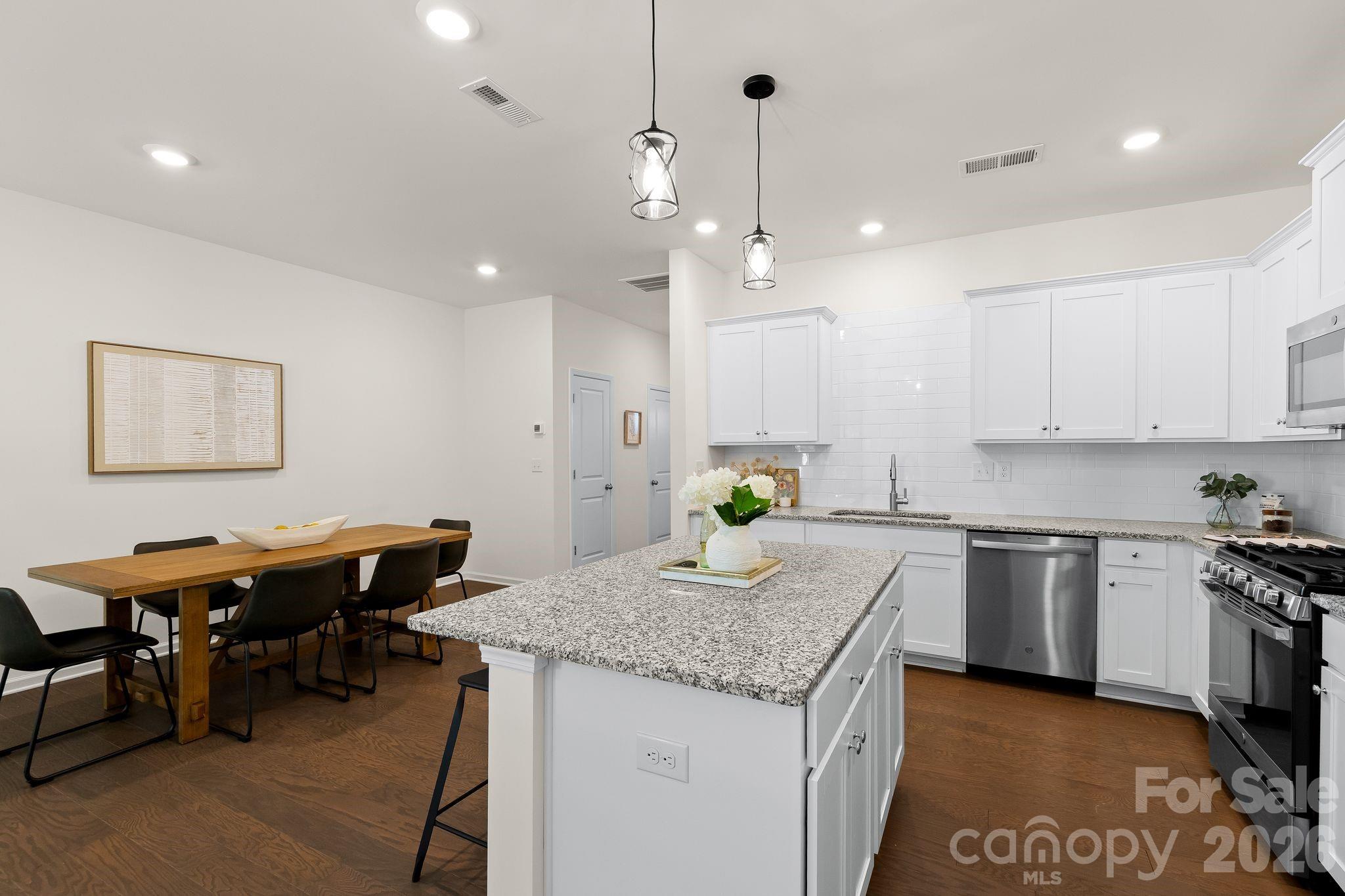 2753 Aubrey Street Property Photo 6