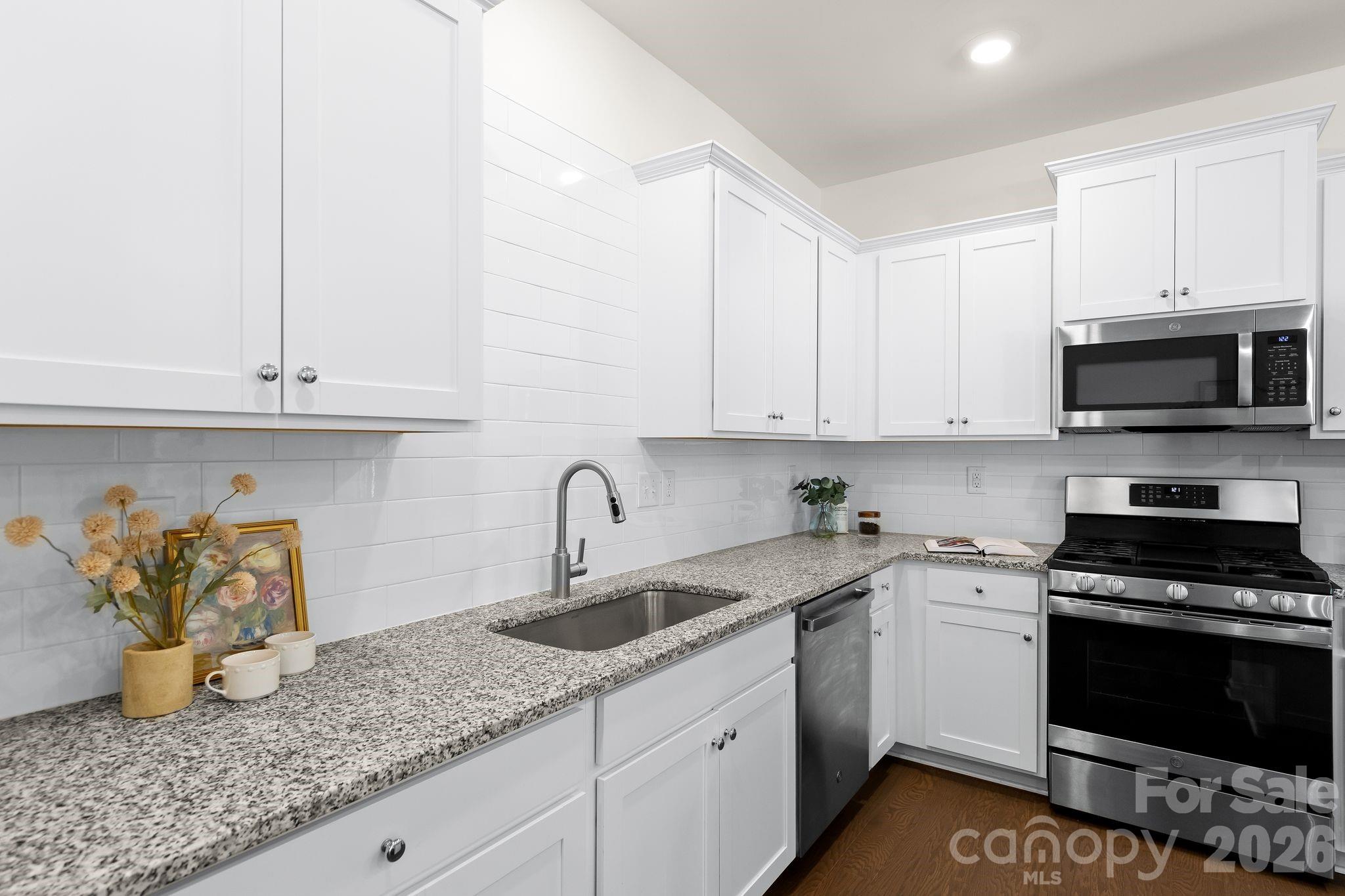 2753 Aubrey Street Property Photo 8