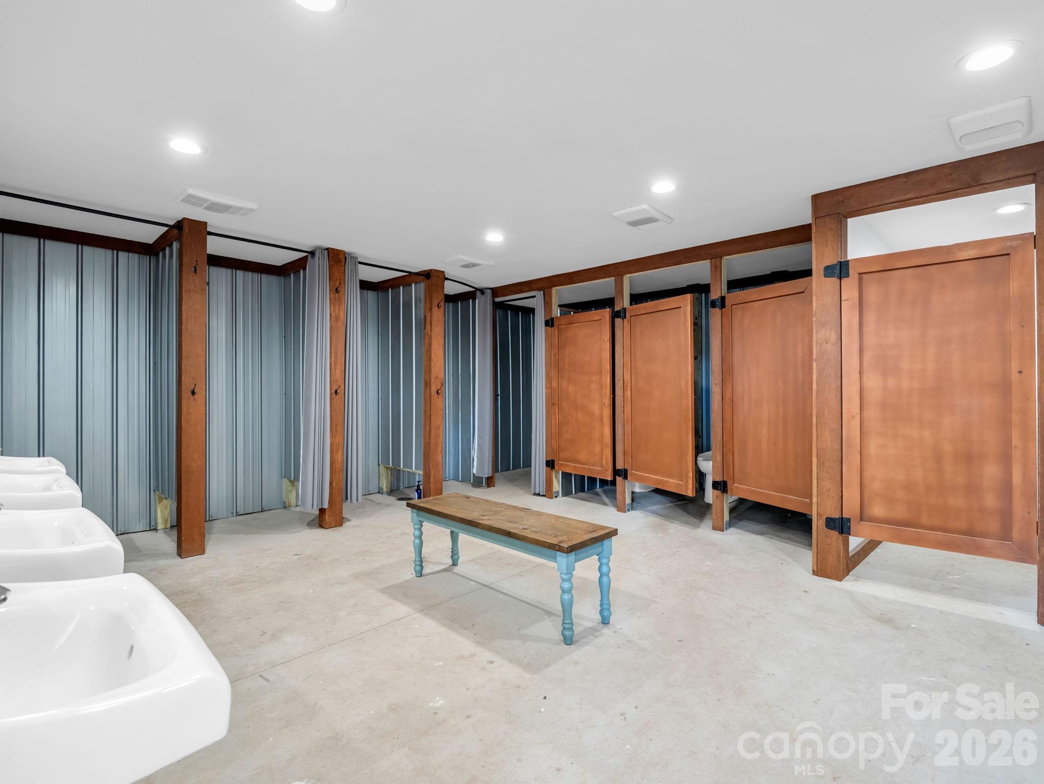 252 Spencer Street Property Photo 4