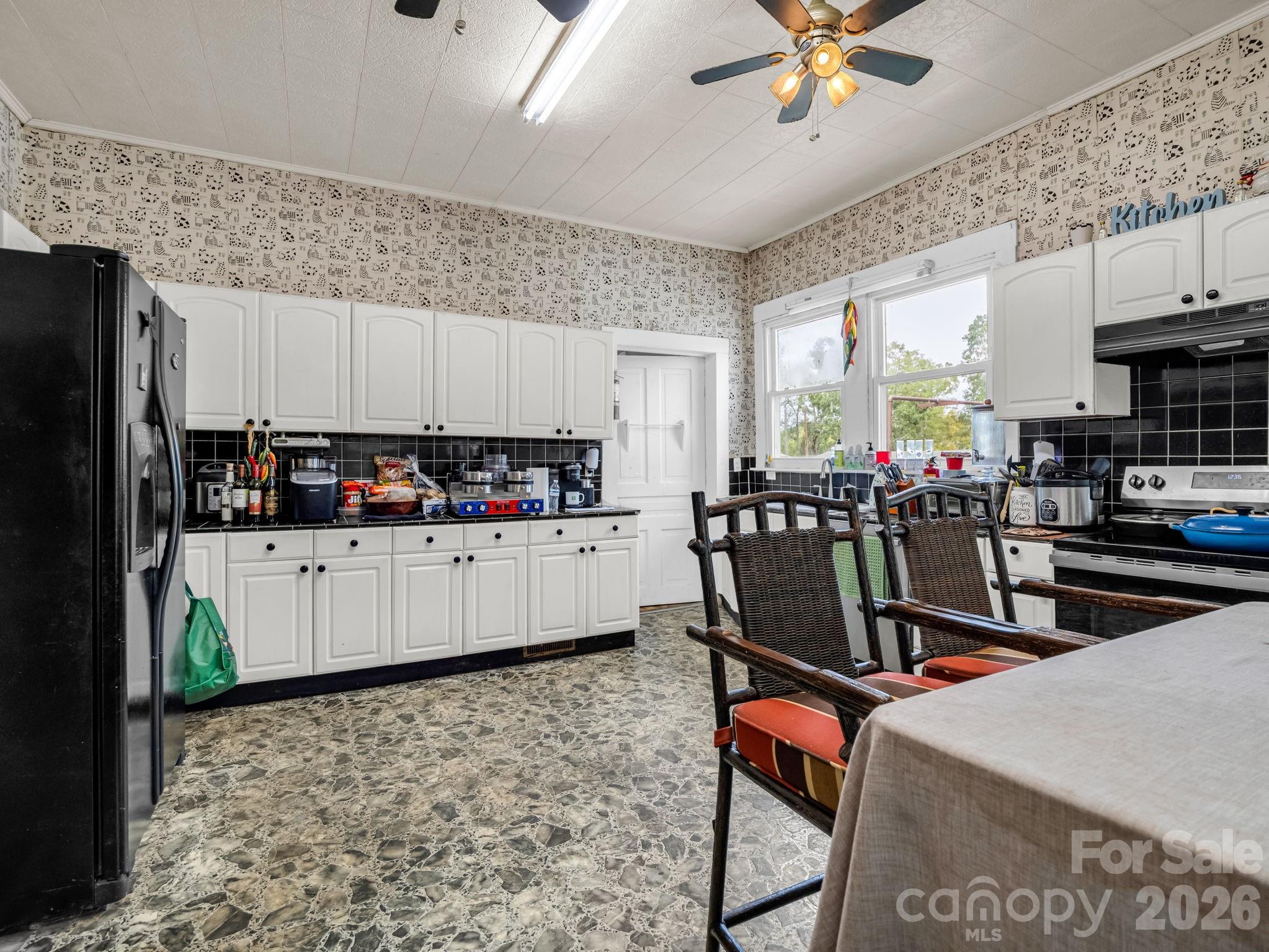 252 Spencer Street Property Photo 25
