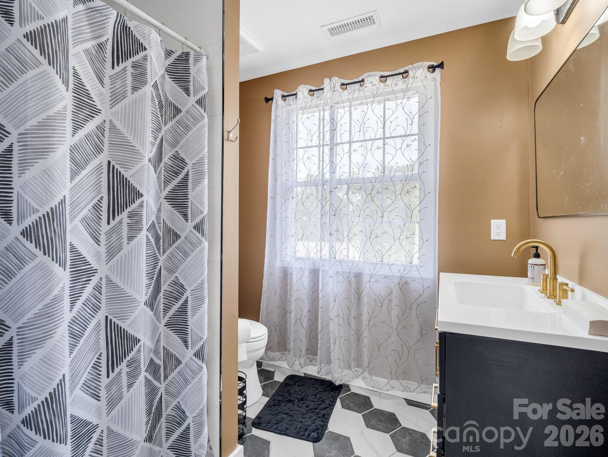 252 Spencer Street Property Photo 37