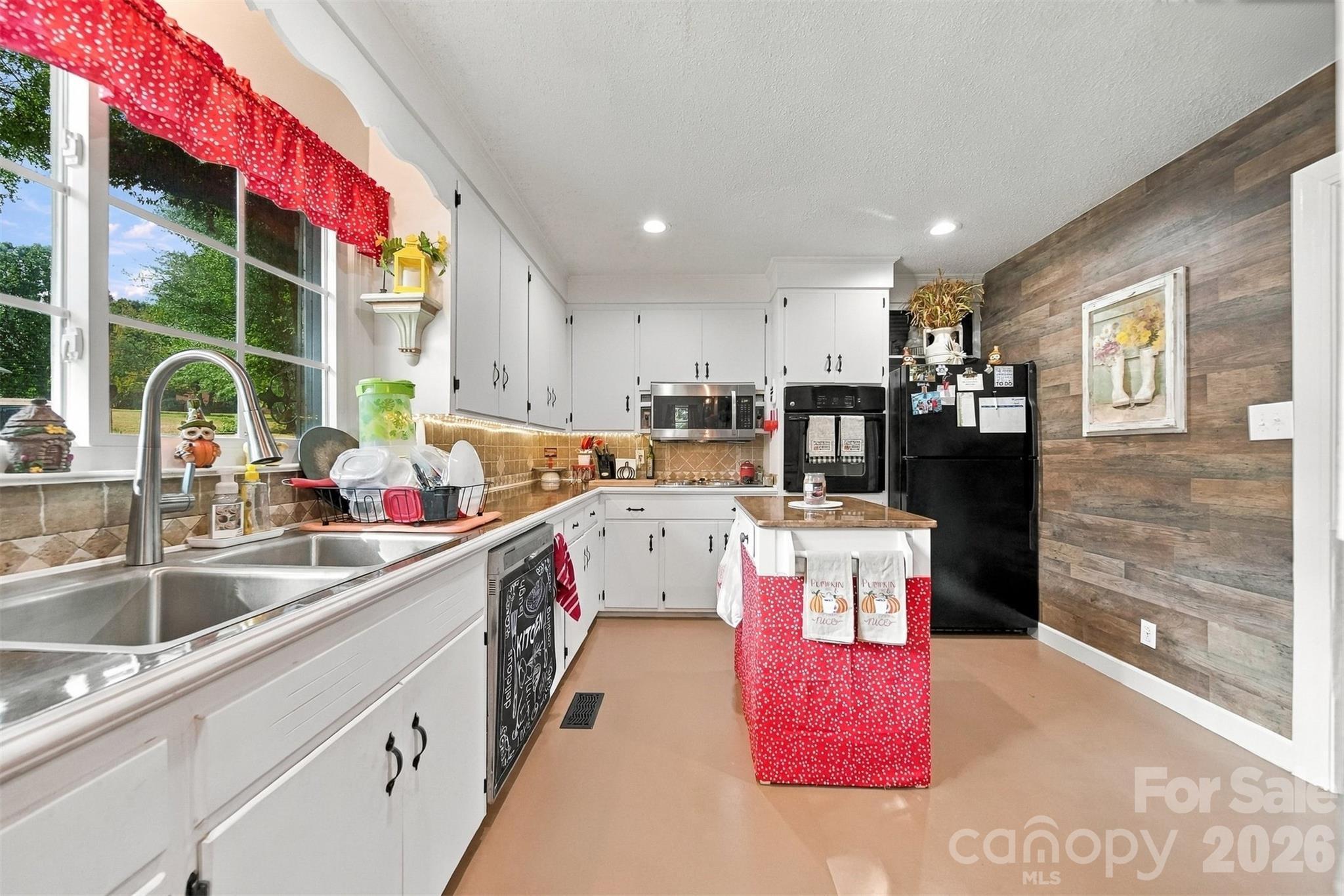 1210 2nd Street Property Photo 12