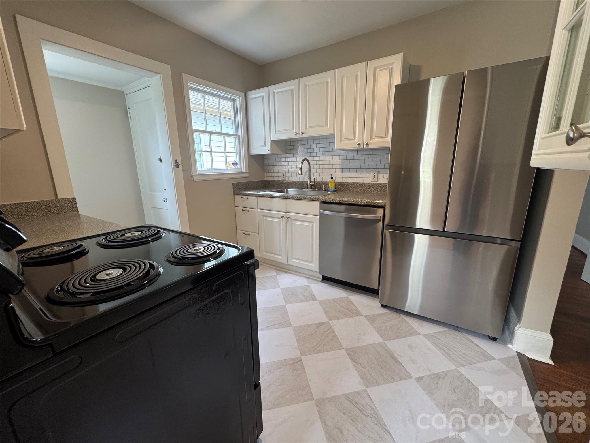 2213 Chesterfield Avenue Property Photo 5