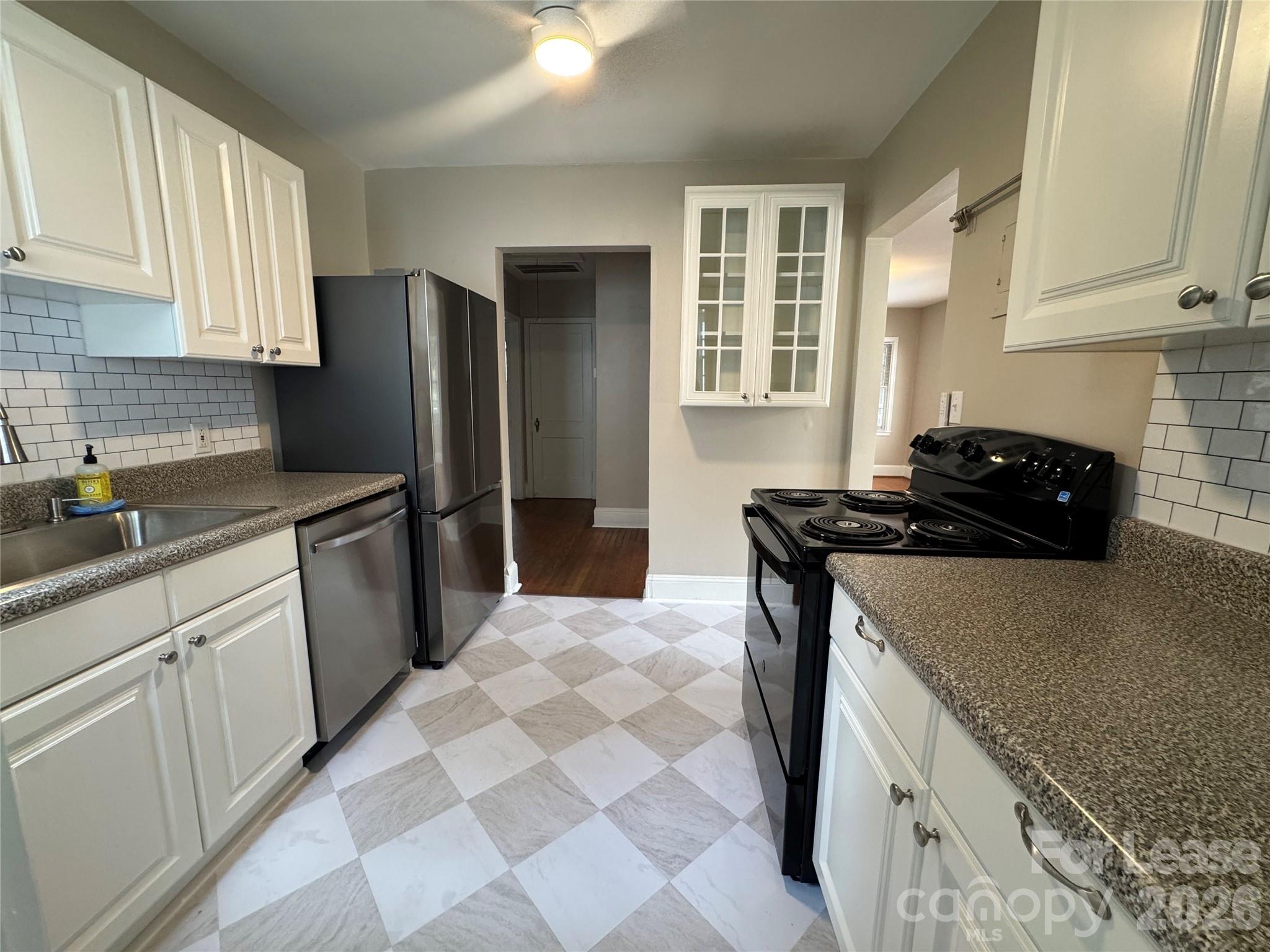 2213 Chesterfield Avenue Property Photo 6