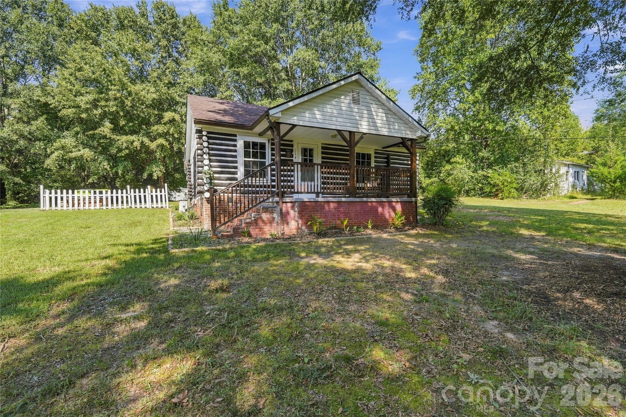114 Beacon Hill Property Photo 4