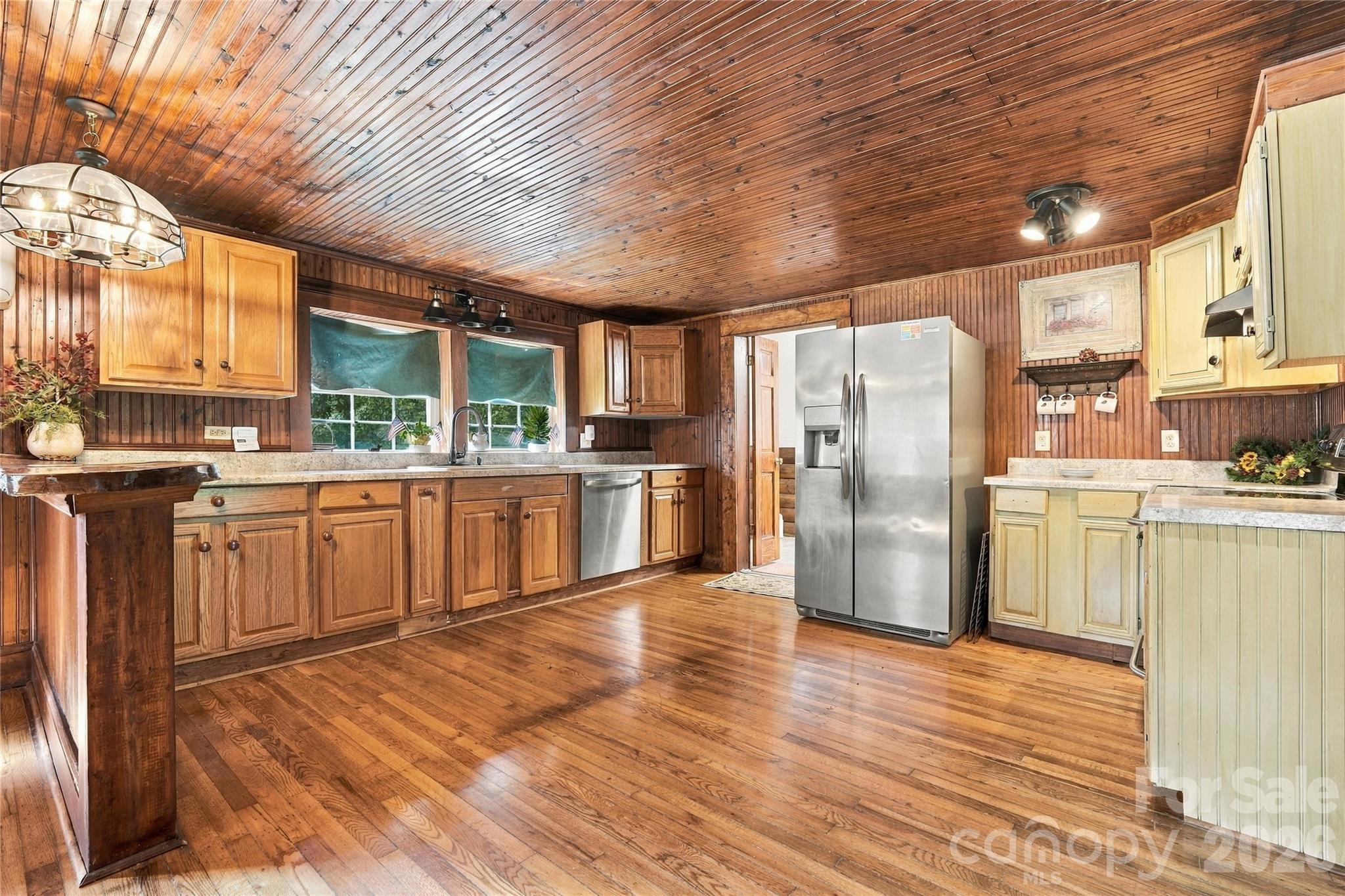 114 Beacon Hill Property Photo 6