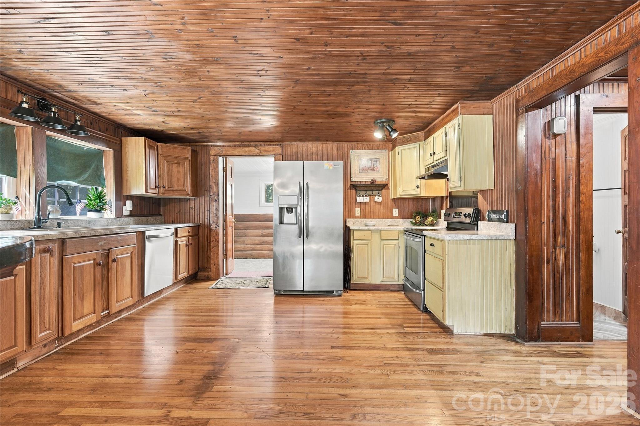 114 Beacon Hill Property Photo 8