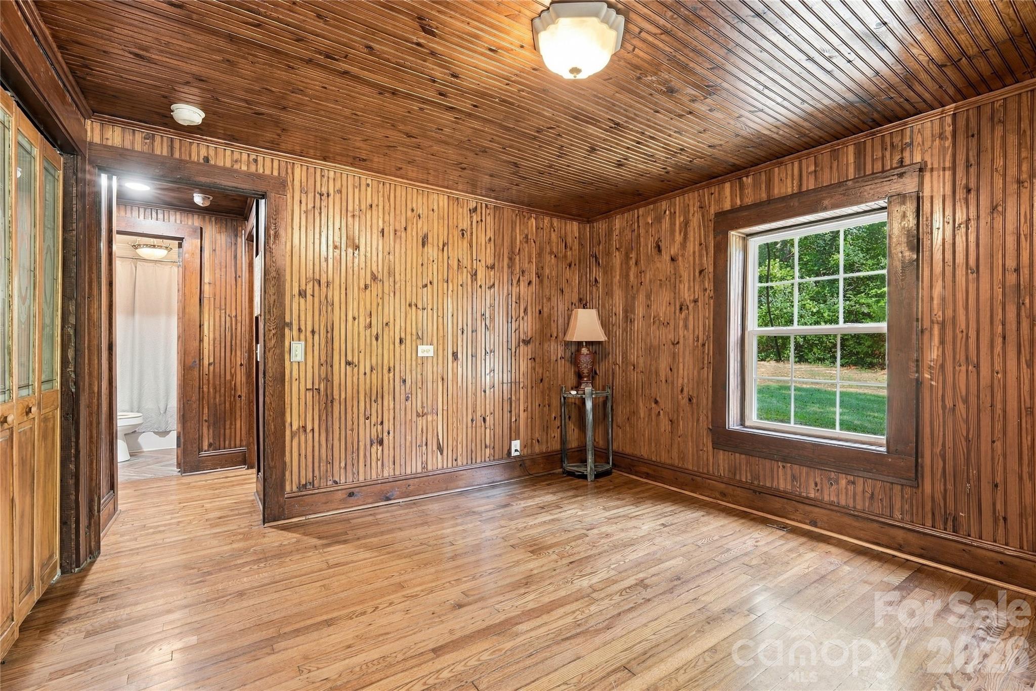 114 Beacon Hill Property Photo 11