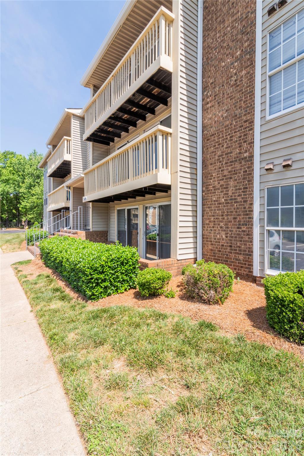 1624 Arlyn Circle D Property Photo 1