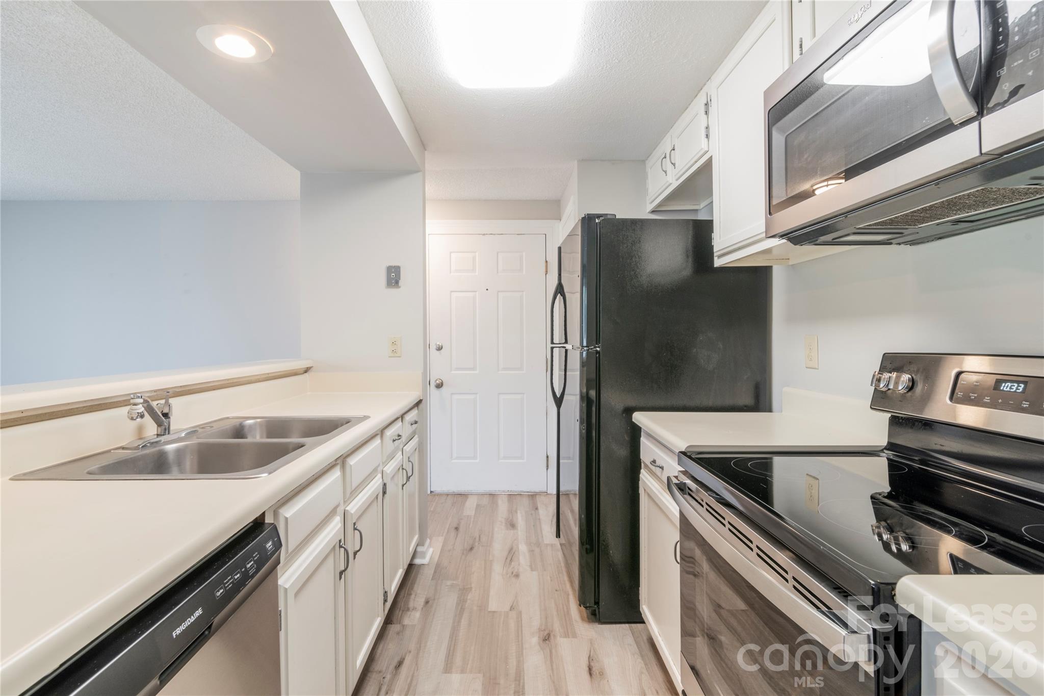 1624 Arlyn Circle D Property Photo 8