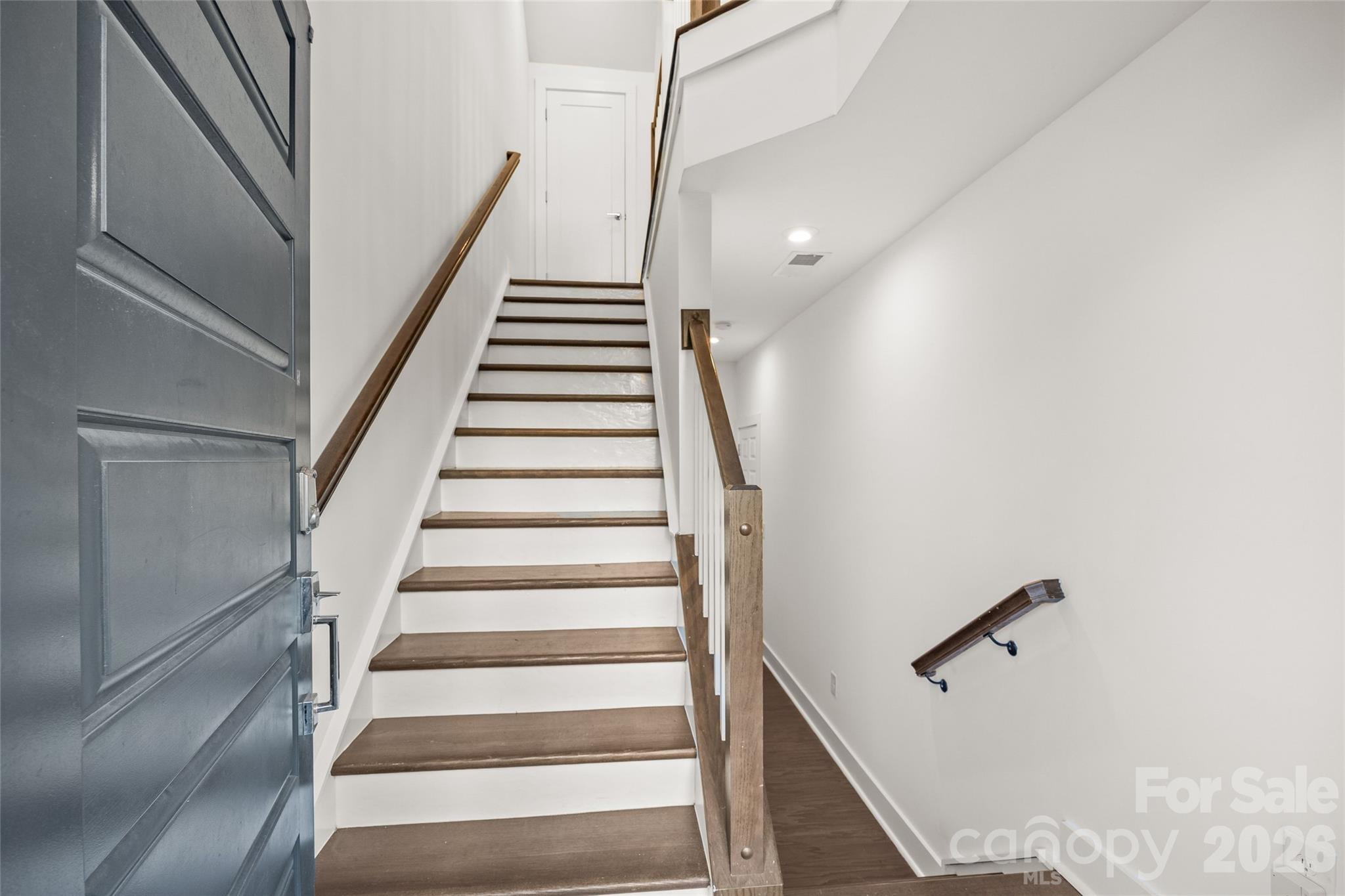 12147 Brooklyn Avenue Property Photo 5