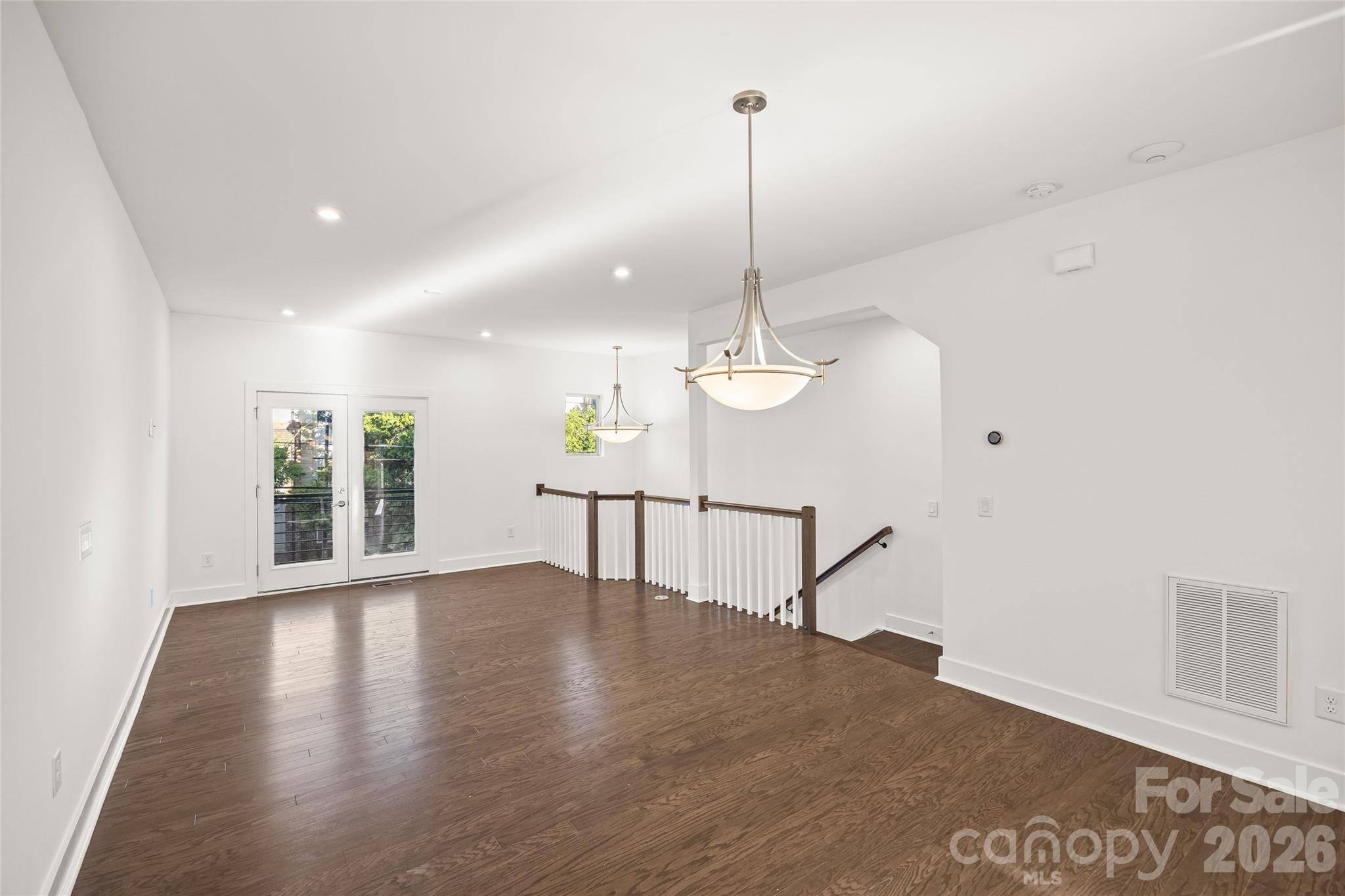 12147 Brooklyn Avenue Property Photo 6