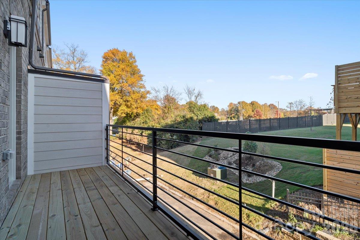 12147 Brooklyn Avenue Property Photo 14