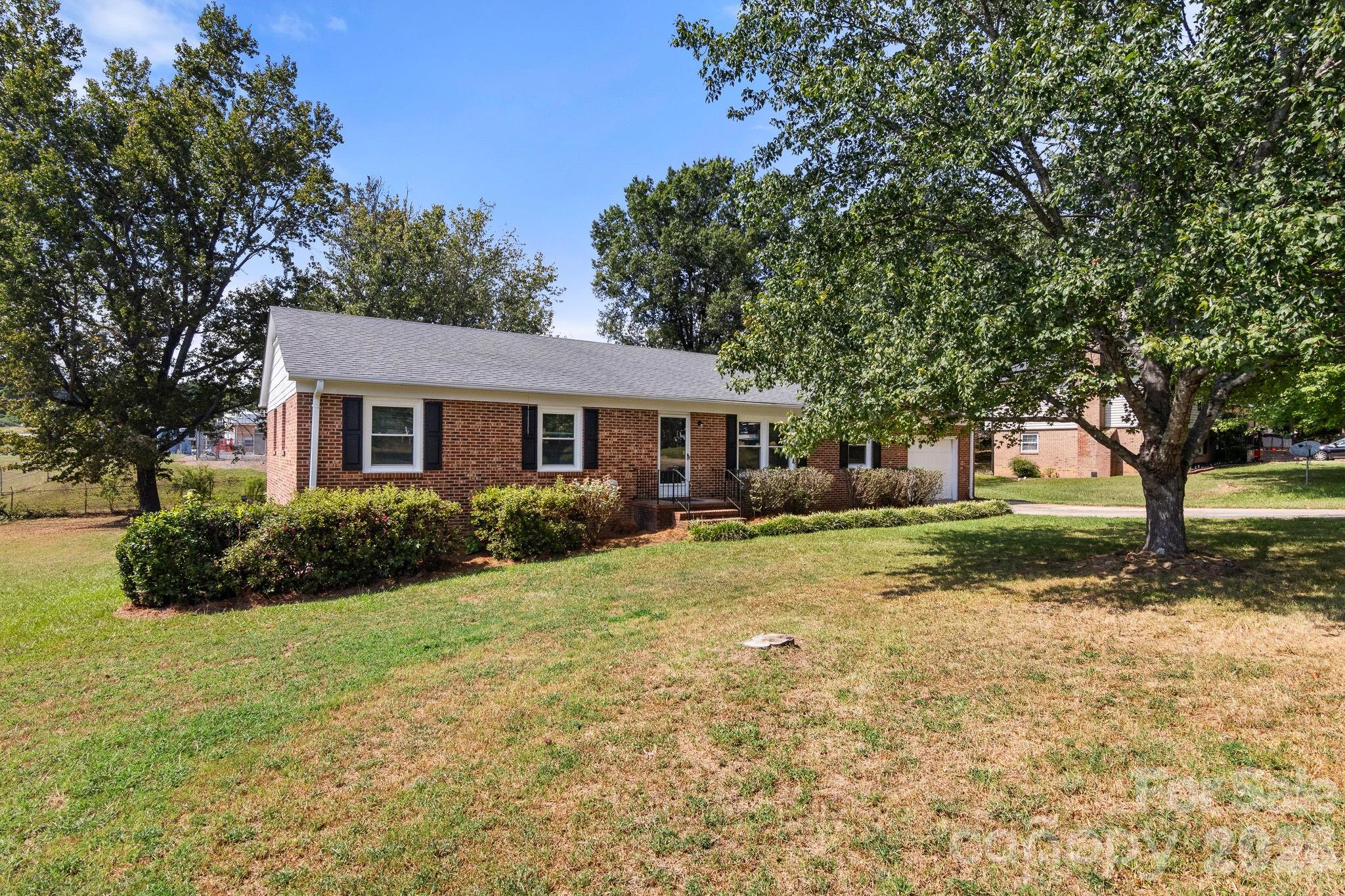 1005 Ramblewood Lane Property Photo 1