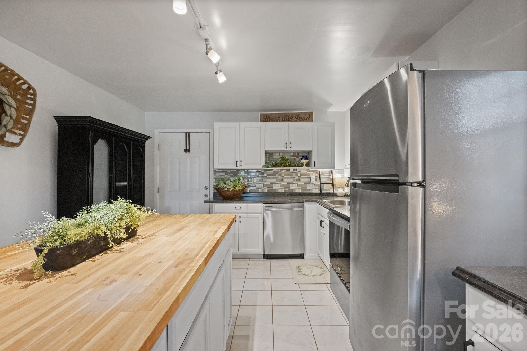 178 Collins Drive Property Photo 12
