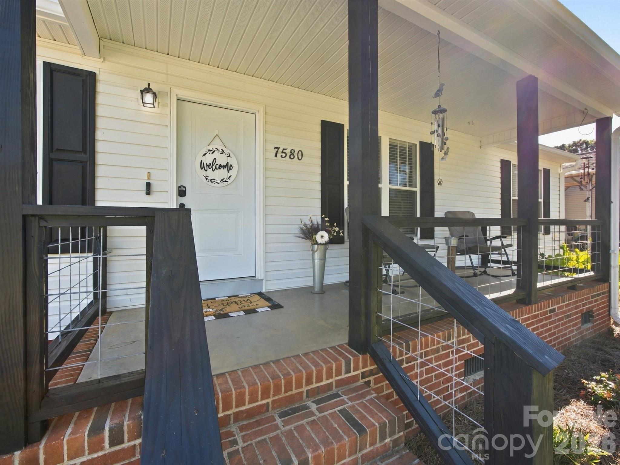 7580 Woodleaf Road Property Photo 4