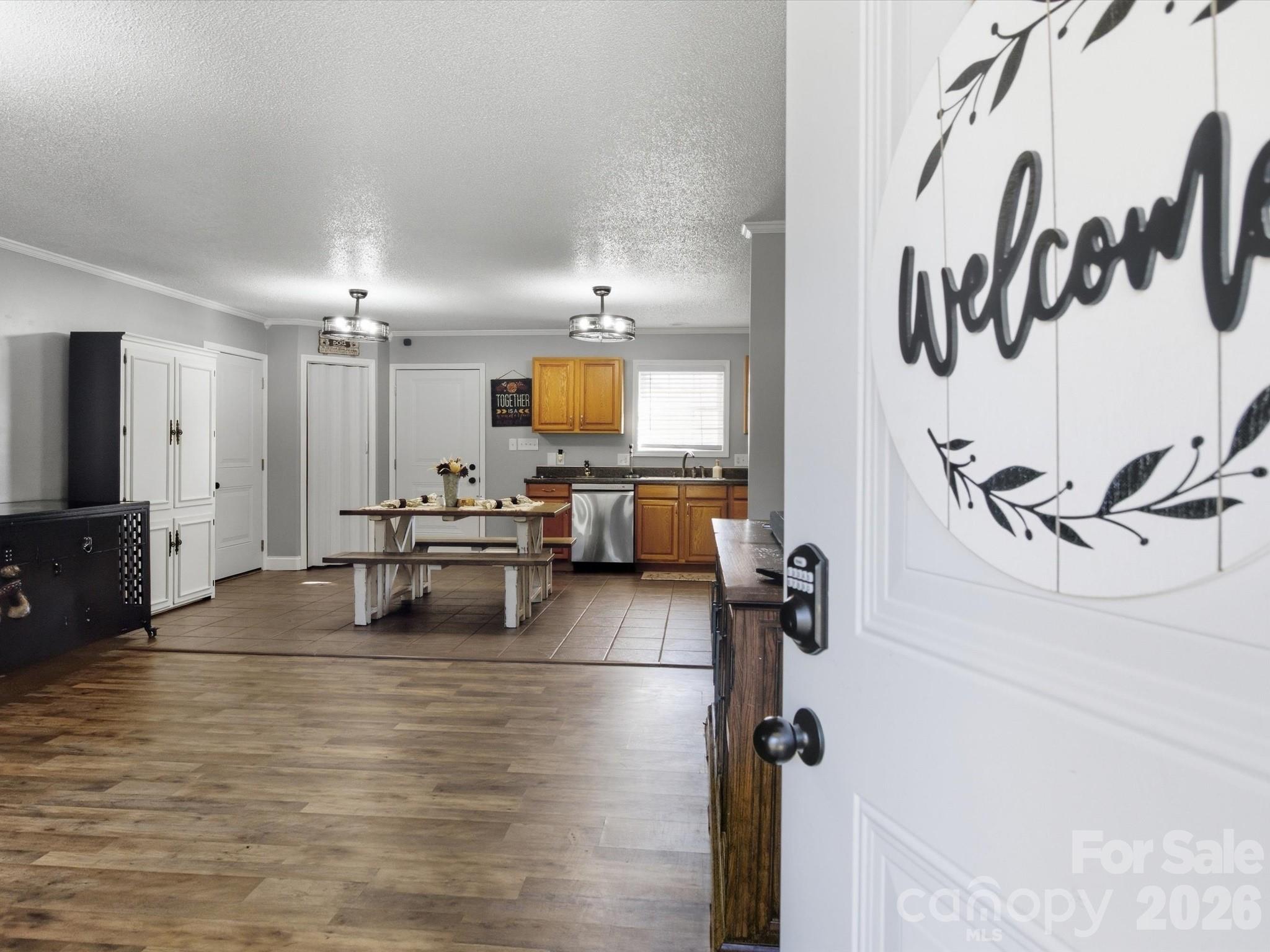 7580 Woodleaf Road Property Photo 6