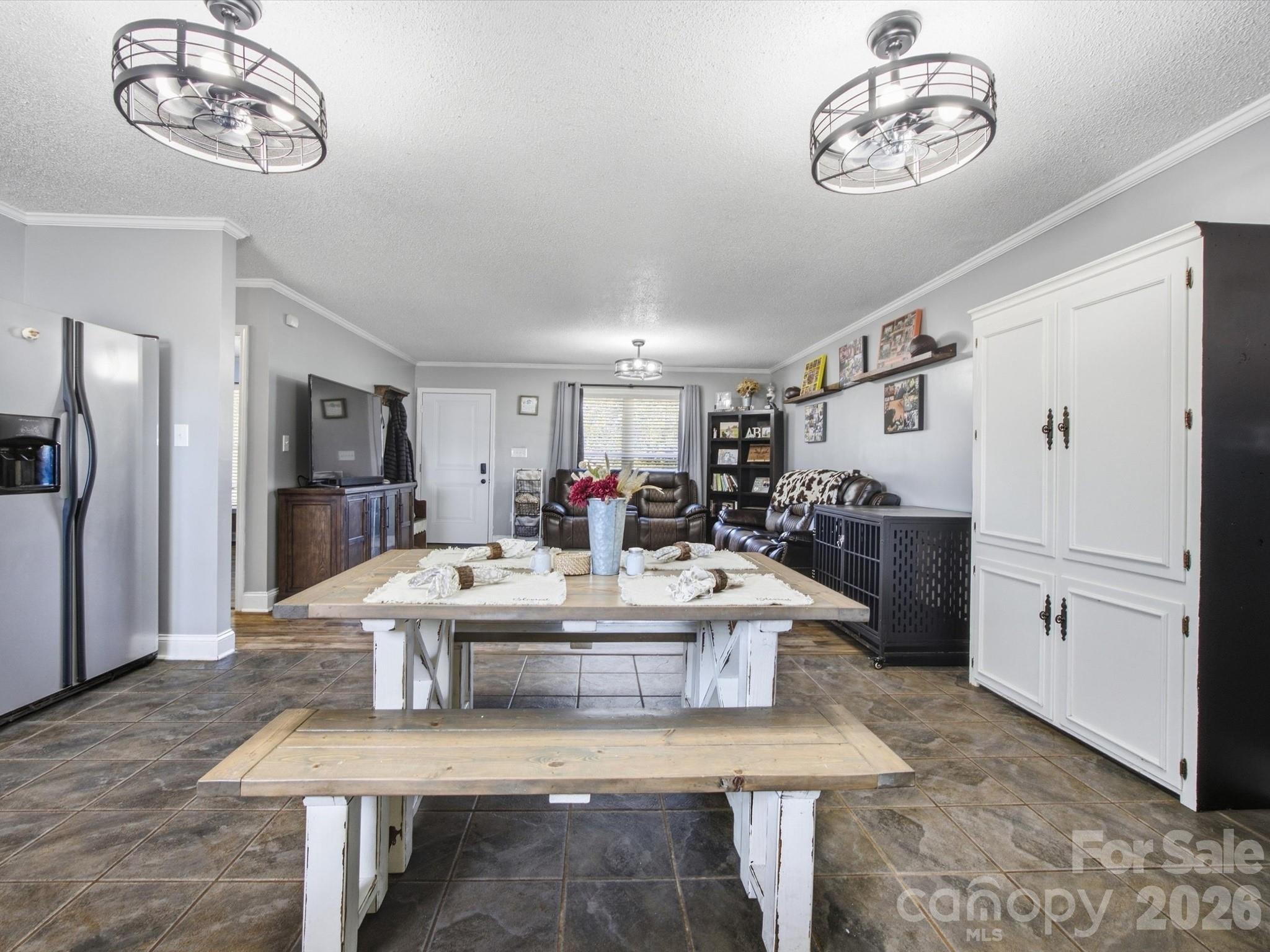 7580 Woodleaf Road Property Photo 8