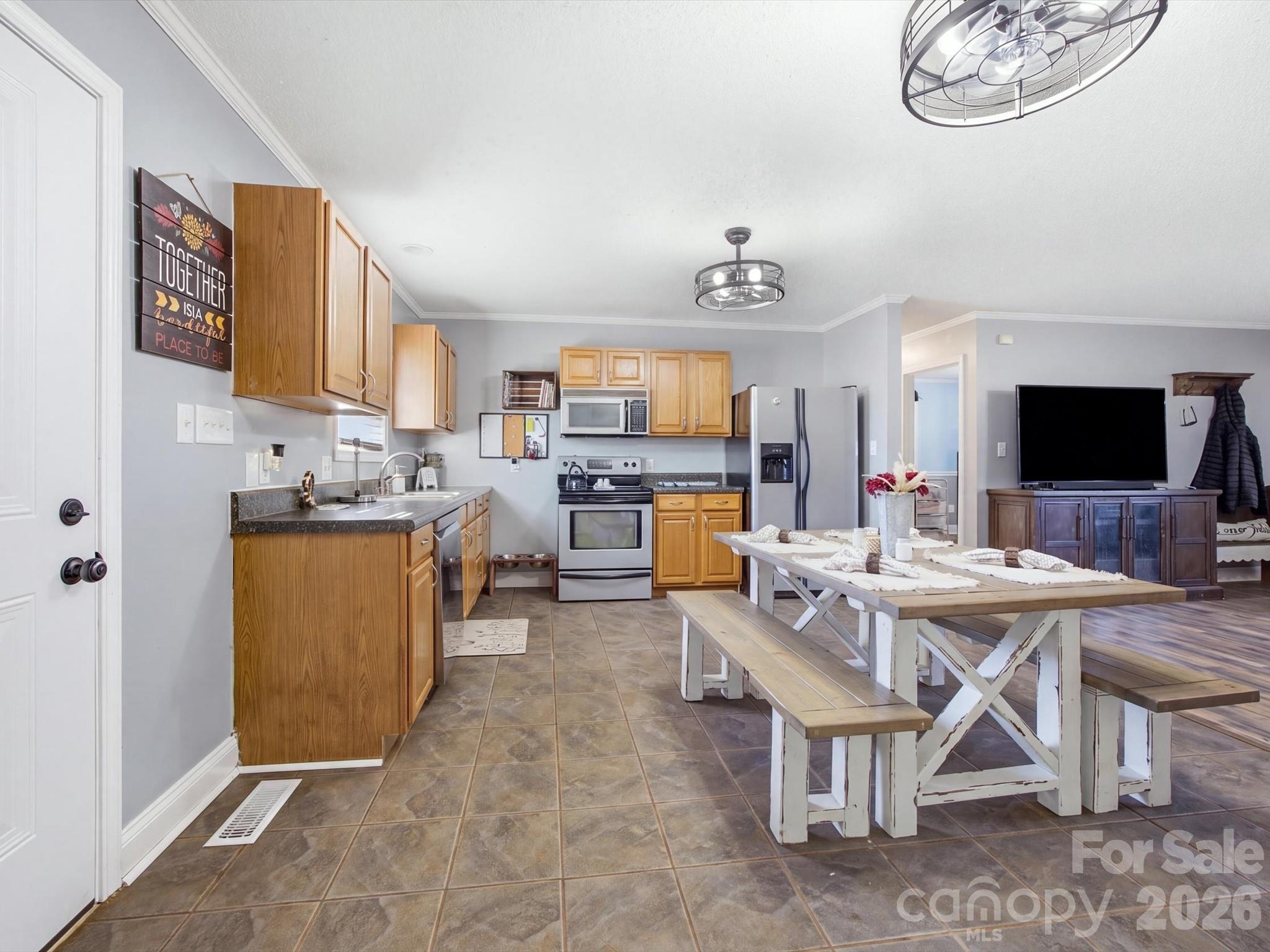 7580 Woodleaf Road Property Photo 9