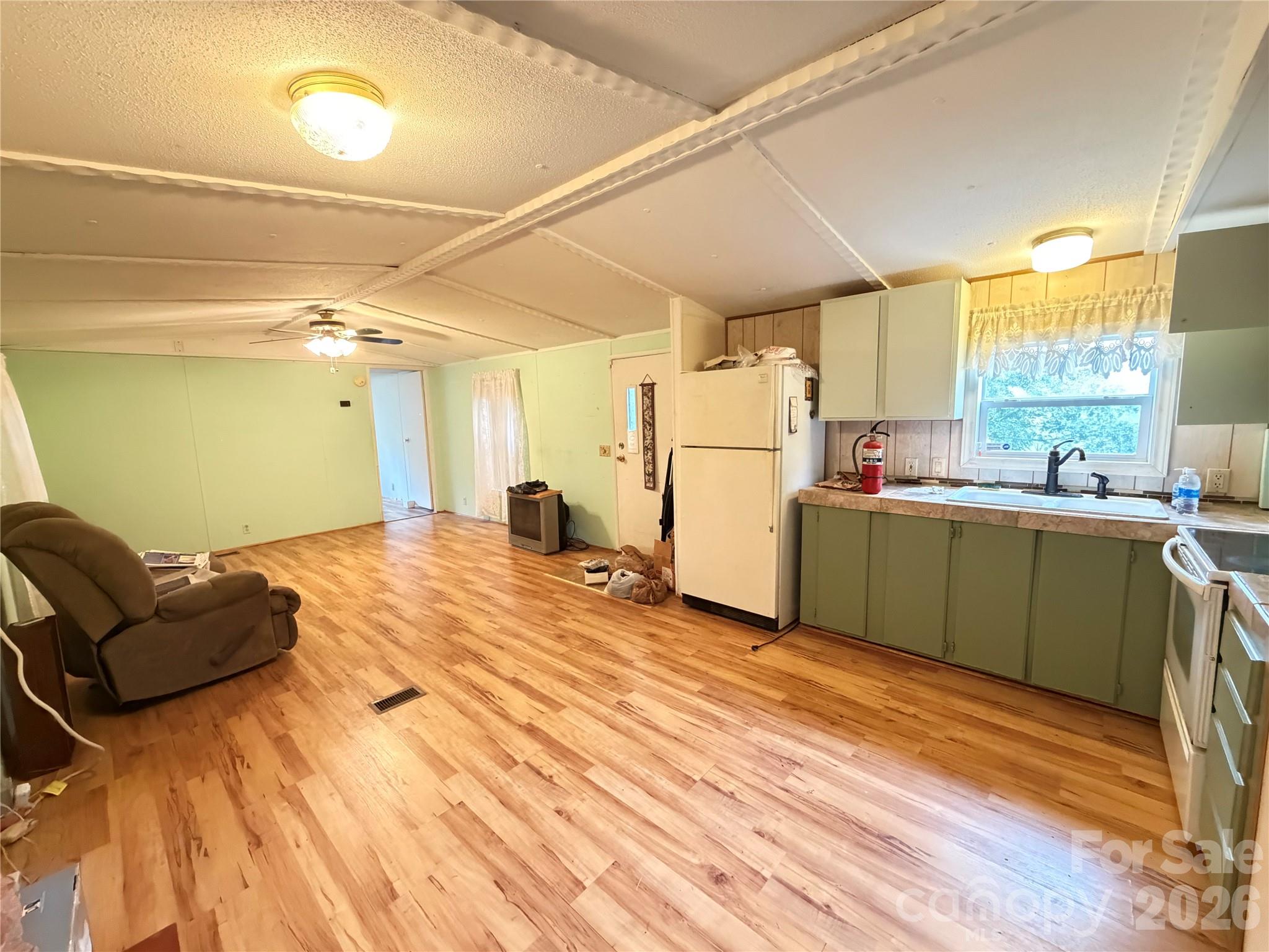 418 Green Valley Road Property Photo 5