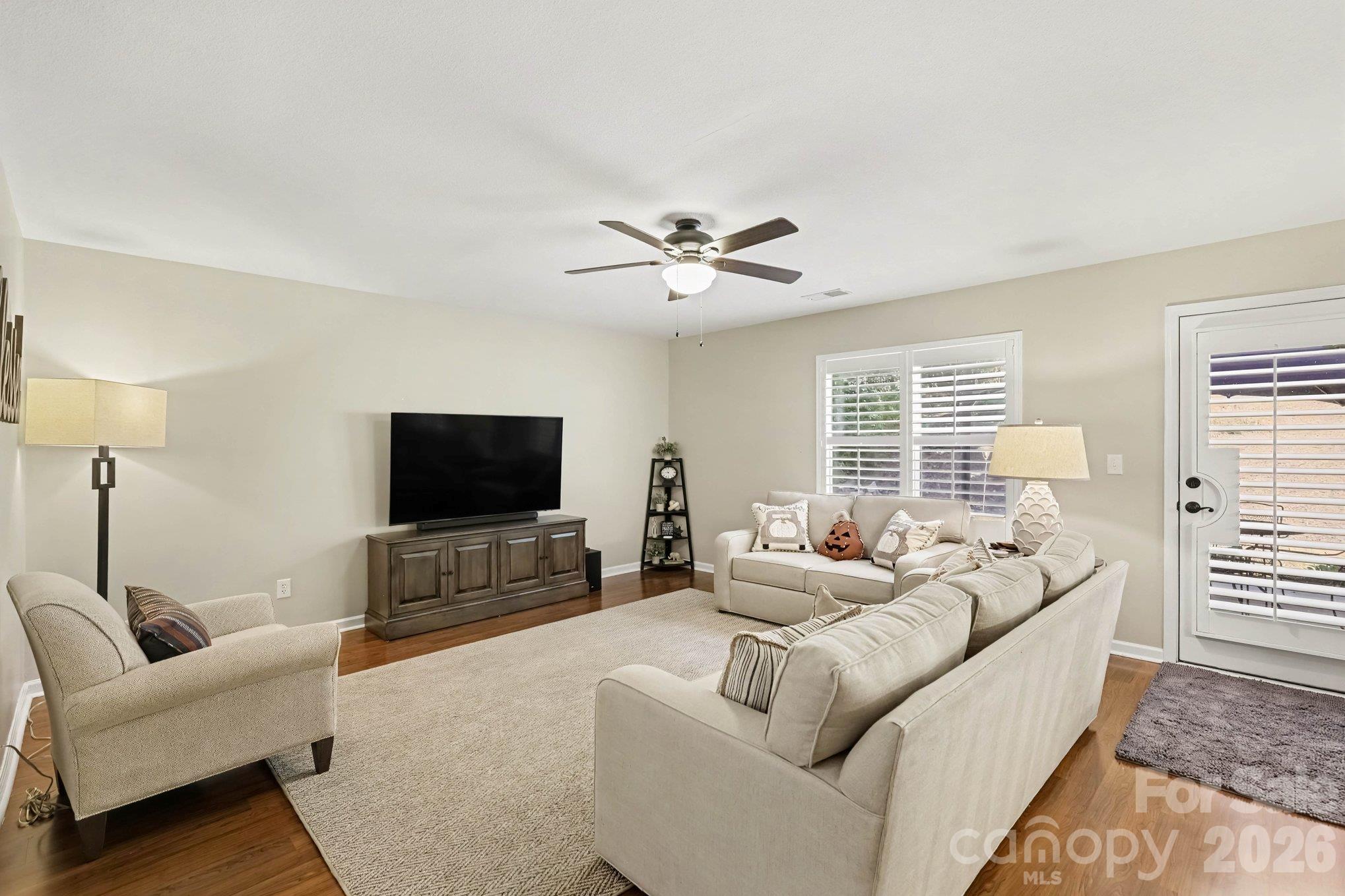 3817 Broadwater Court Property Photo 5