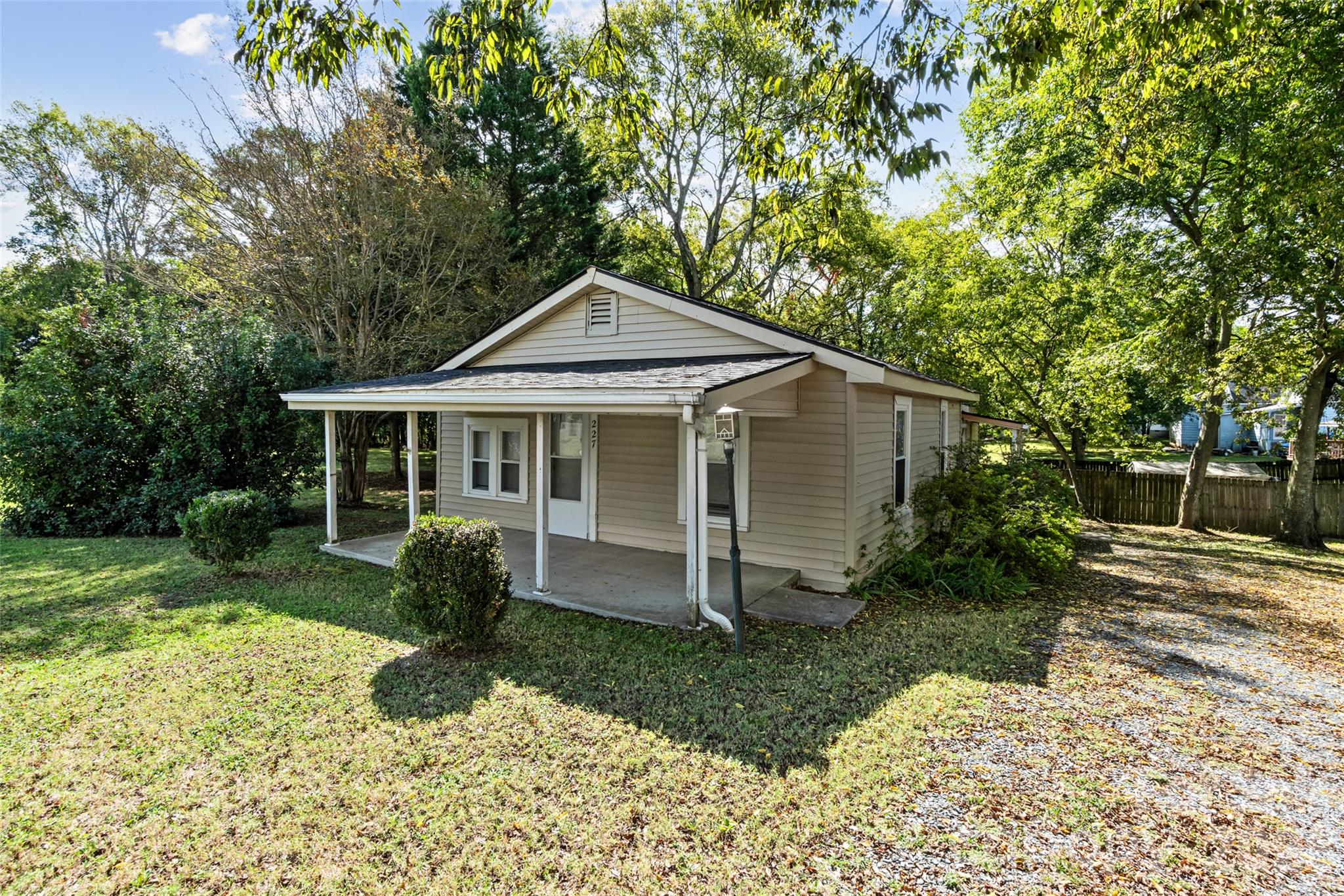 227 Lowry Street Property Photo 1