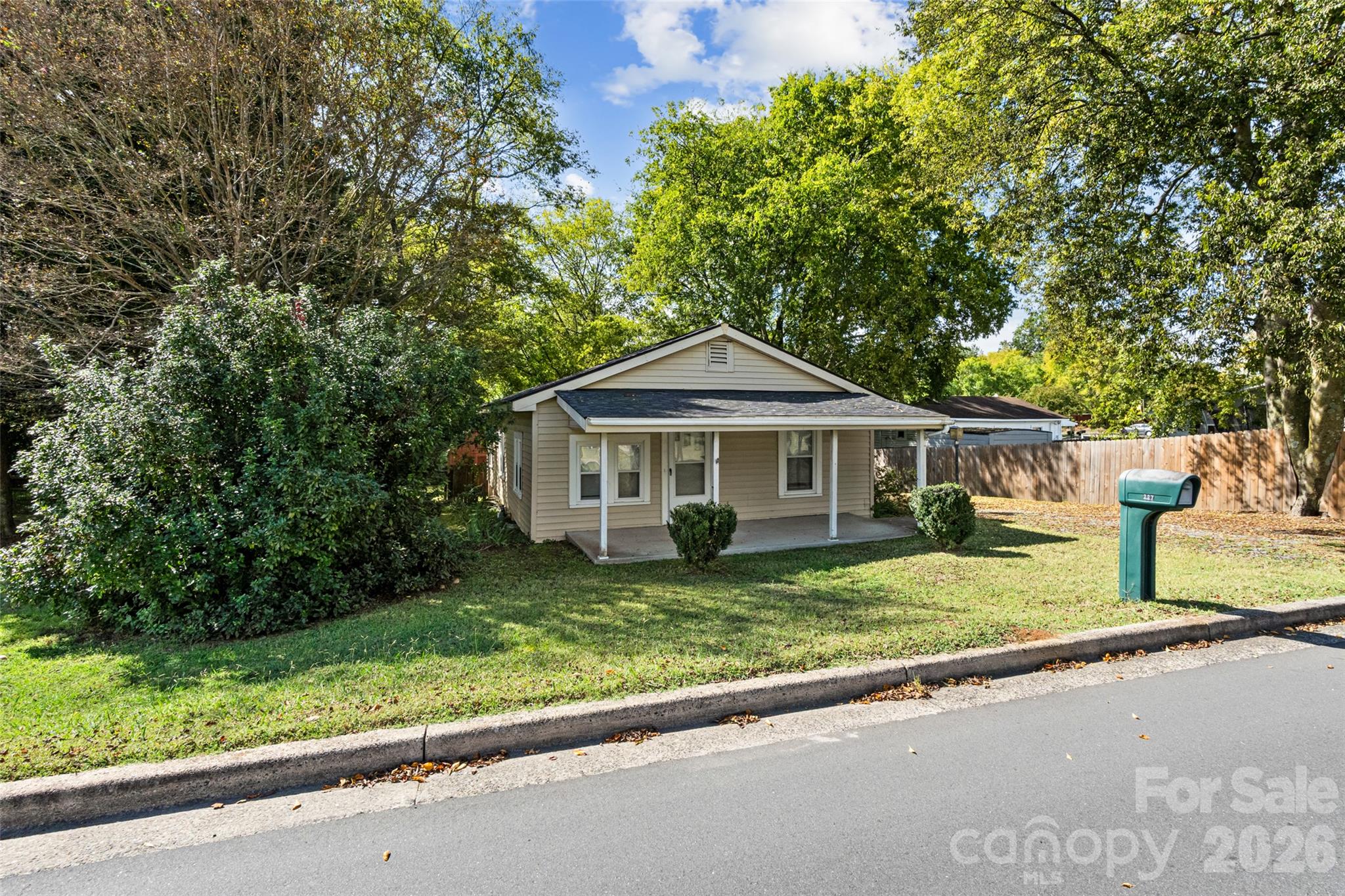 227 Lowry Street Property Photo 2