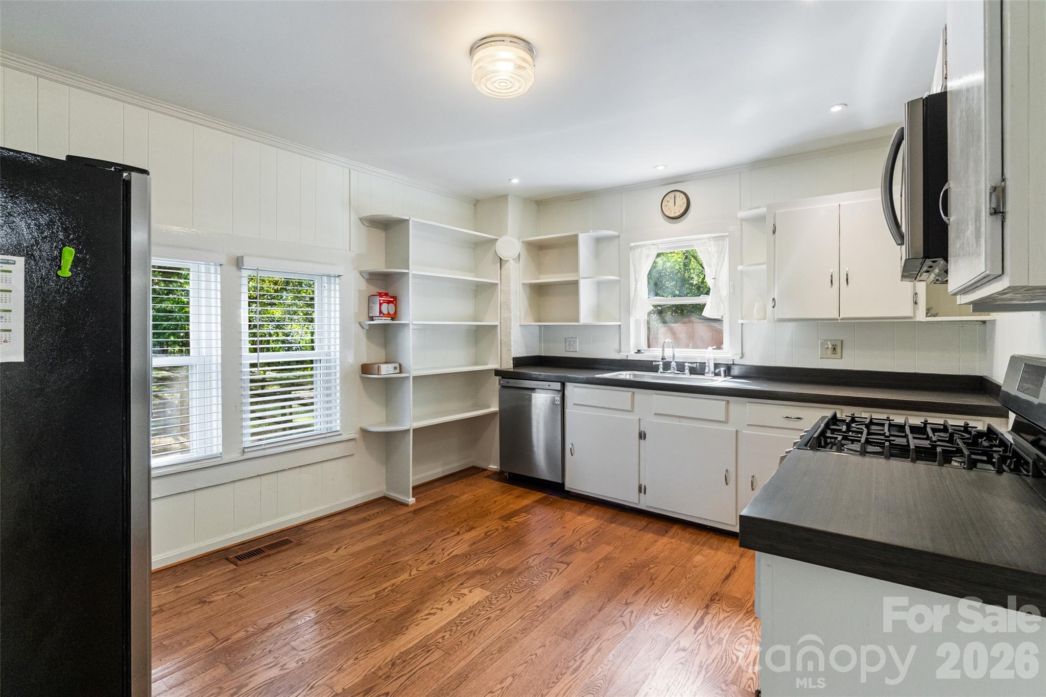 227 Lowry Street Property Photo 10