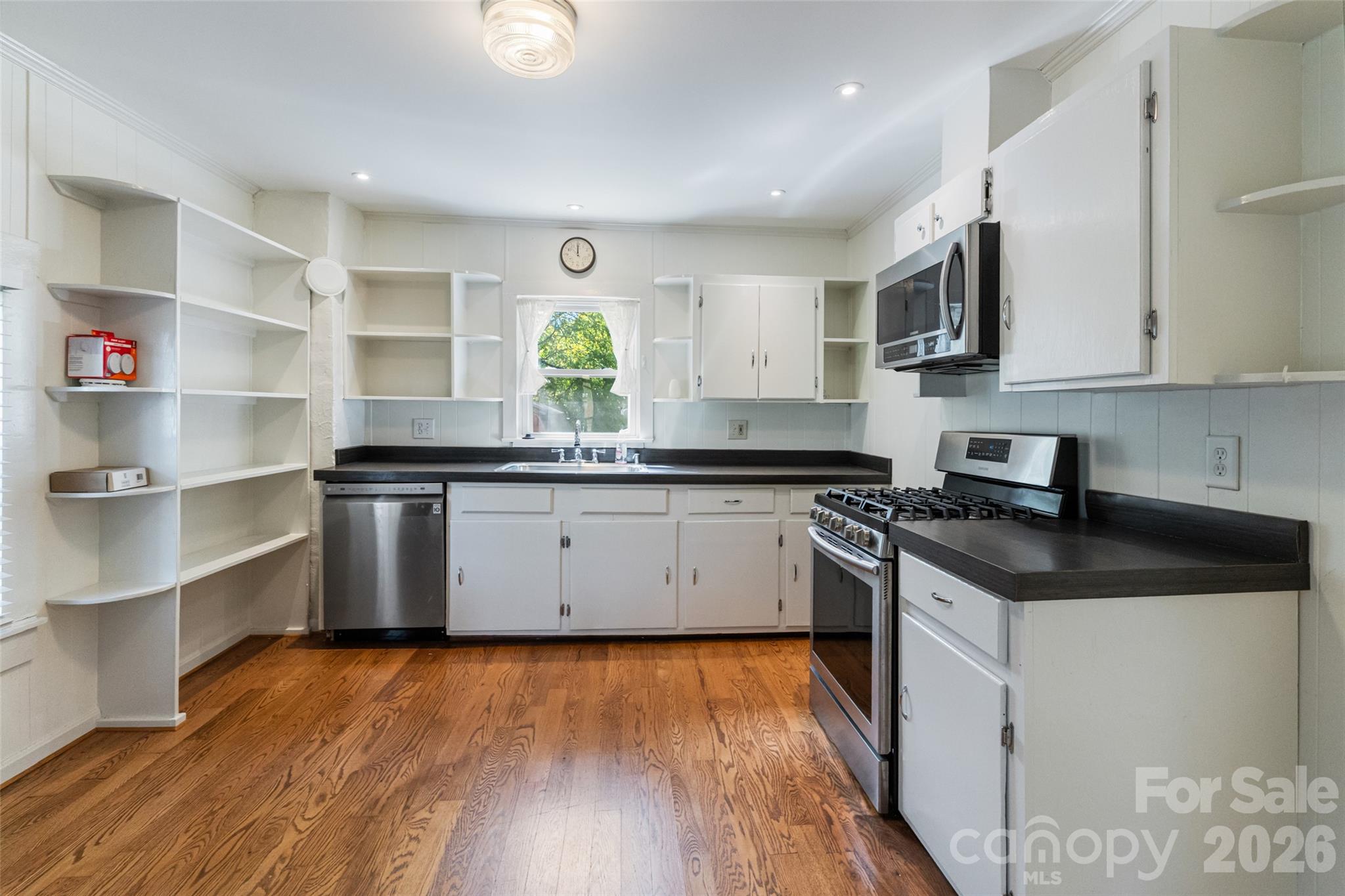 227 Lowry Street Property Photo 11