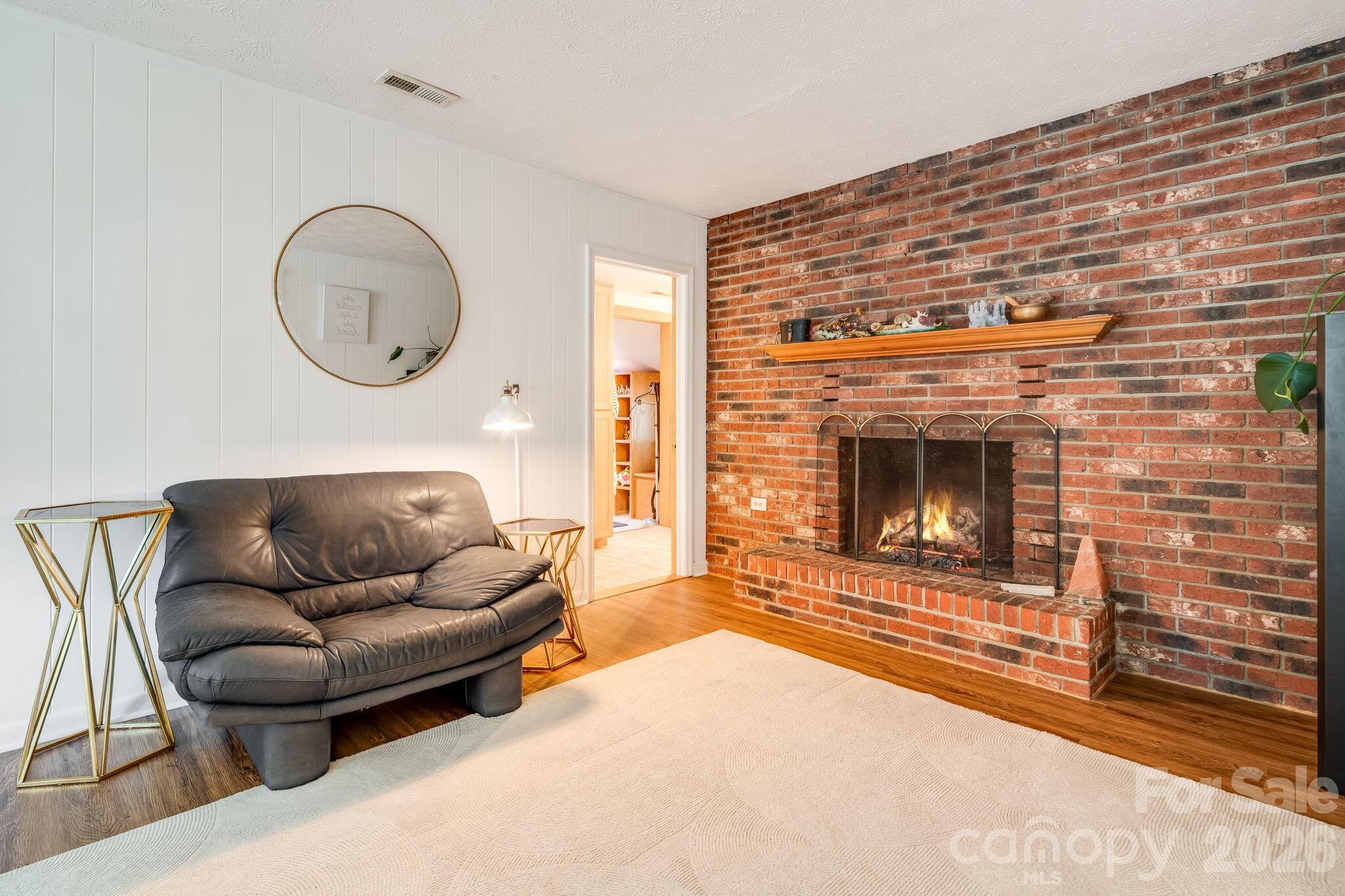 5 W Maple Drive Property Photo 6
