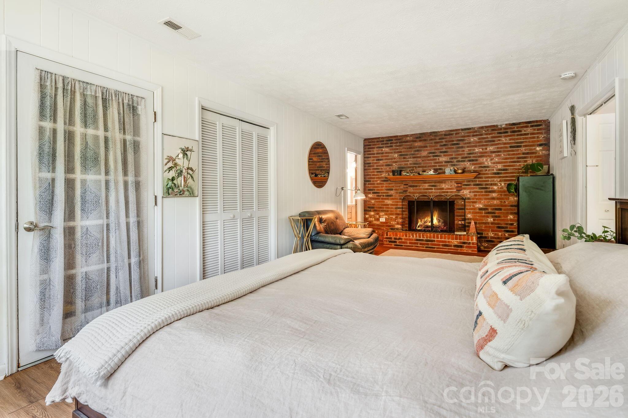 5 W Maple Drive Property Photo 7