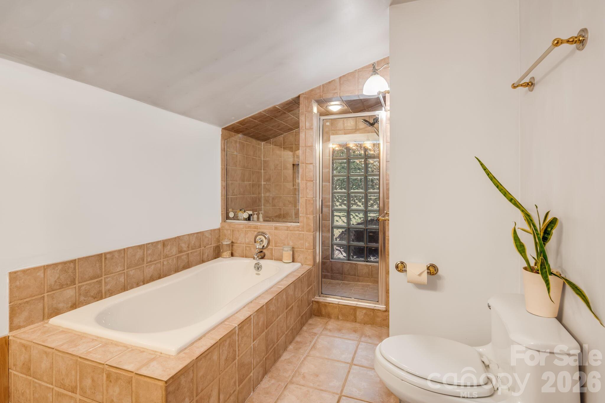 5 W Maple Drive Property Photo 8