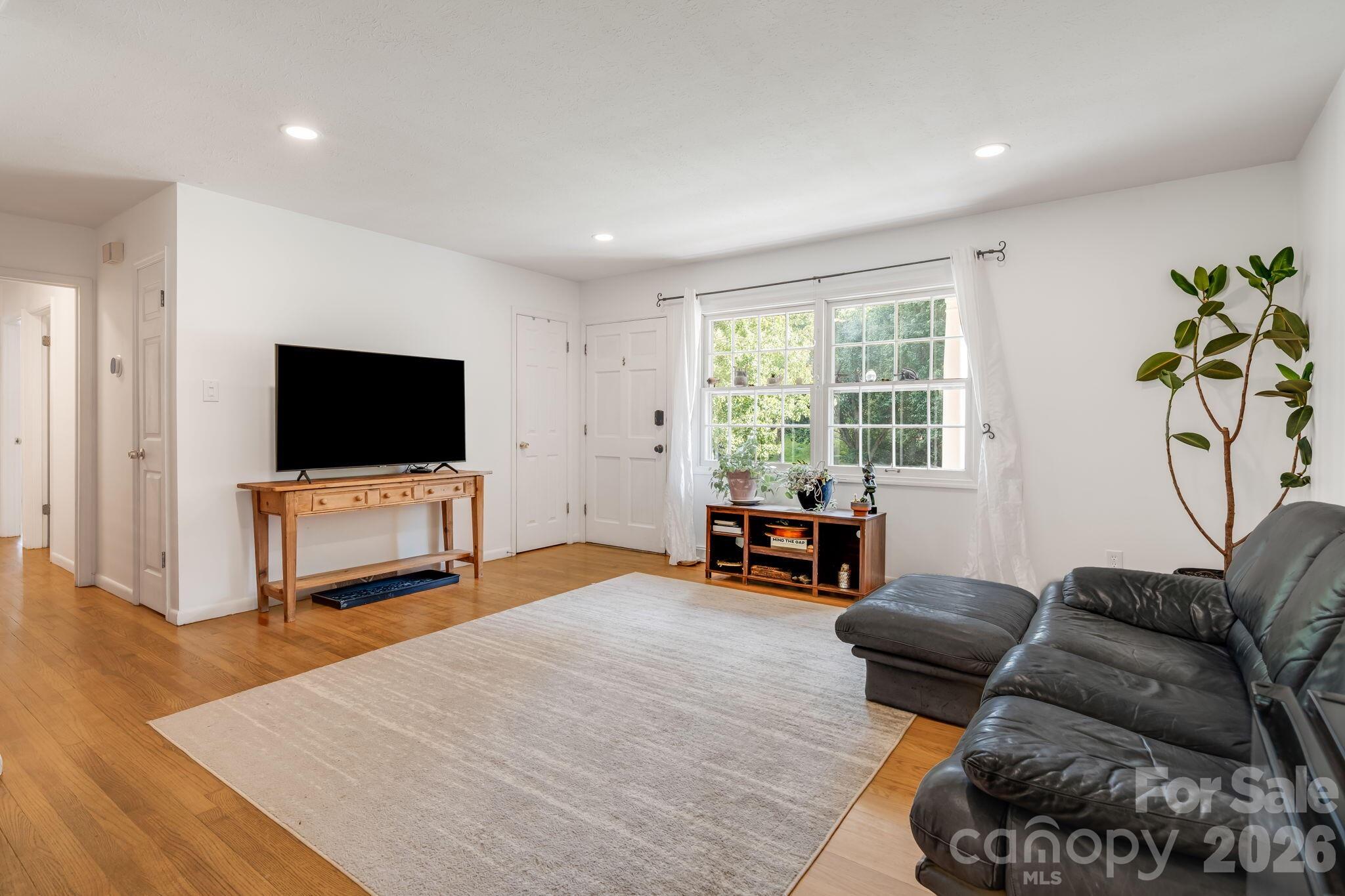 5 W Maple Drive Property Photo 18