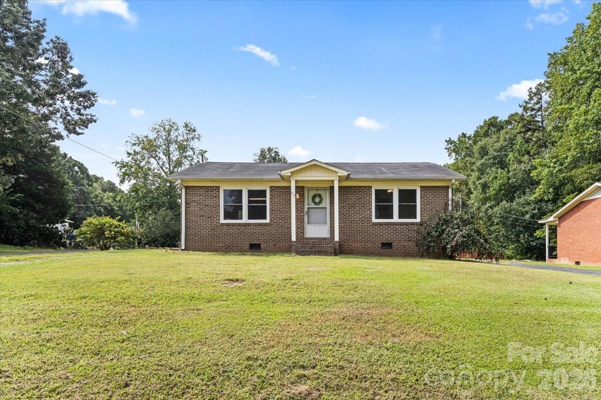 417 W Buckoak Street Property Photo 3