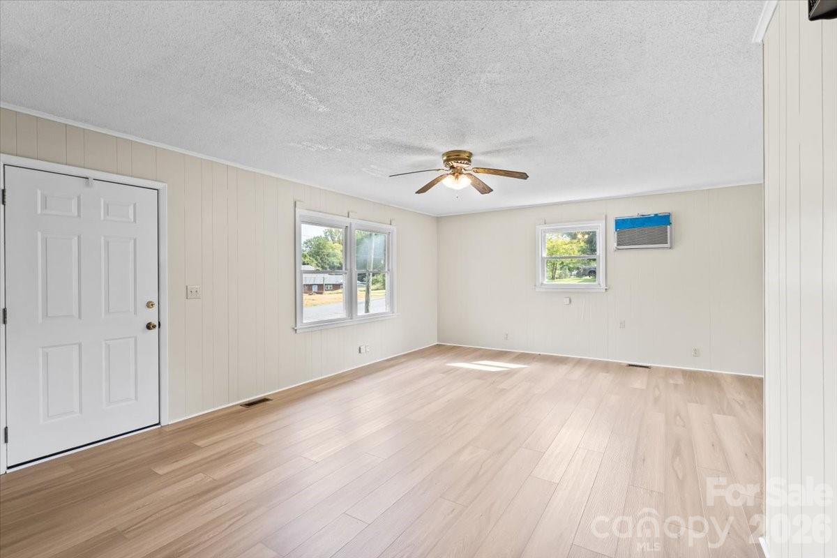 417 W Buckoak Street Property Photo 5