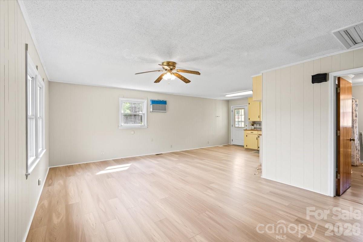417 W Buckoak Street Property Photo 7