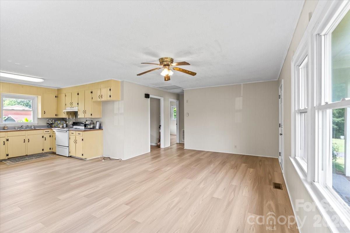 417 W Buckoak Street Property Photo 9