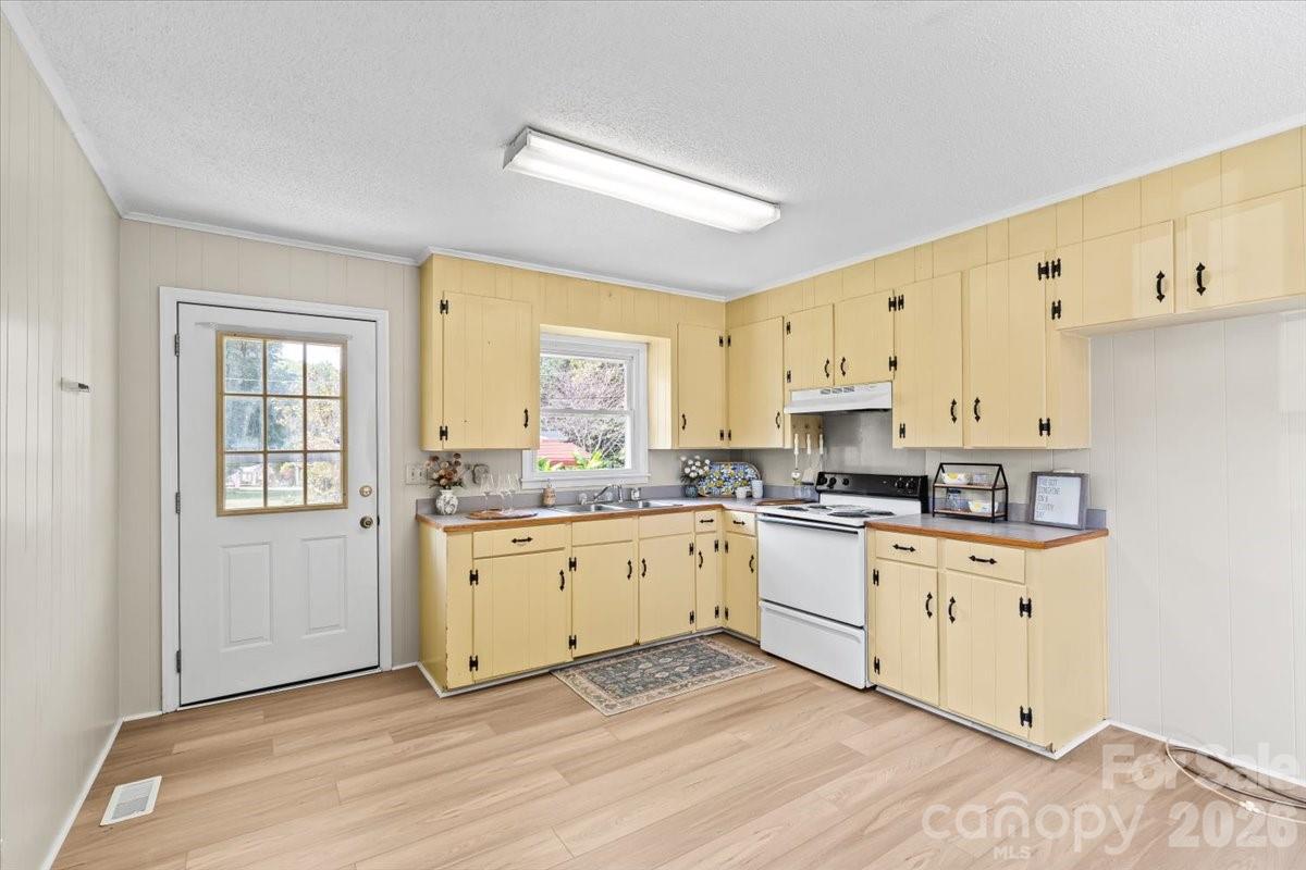 417 W Buckoak Street Property Photo 11