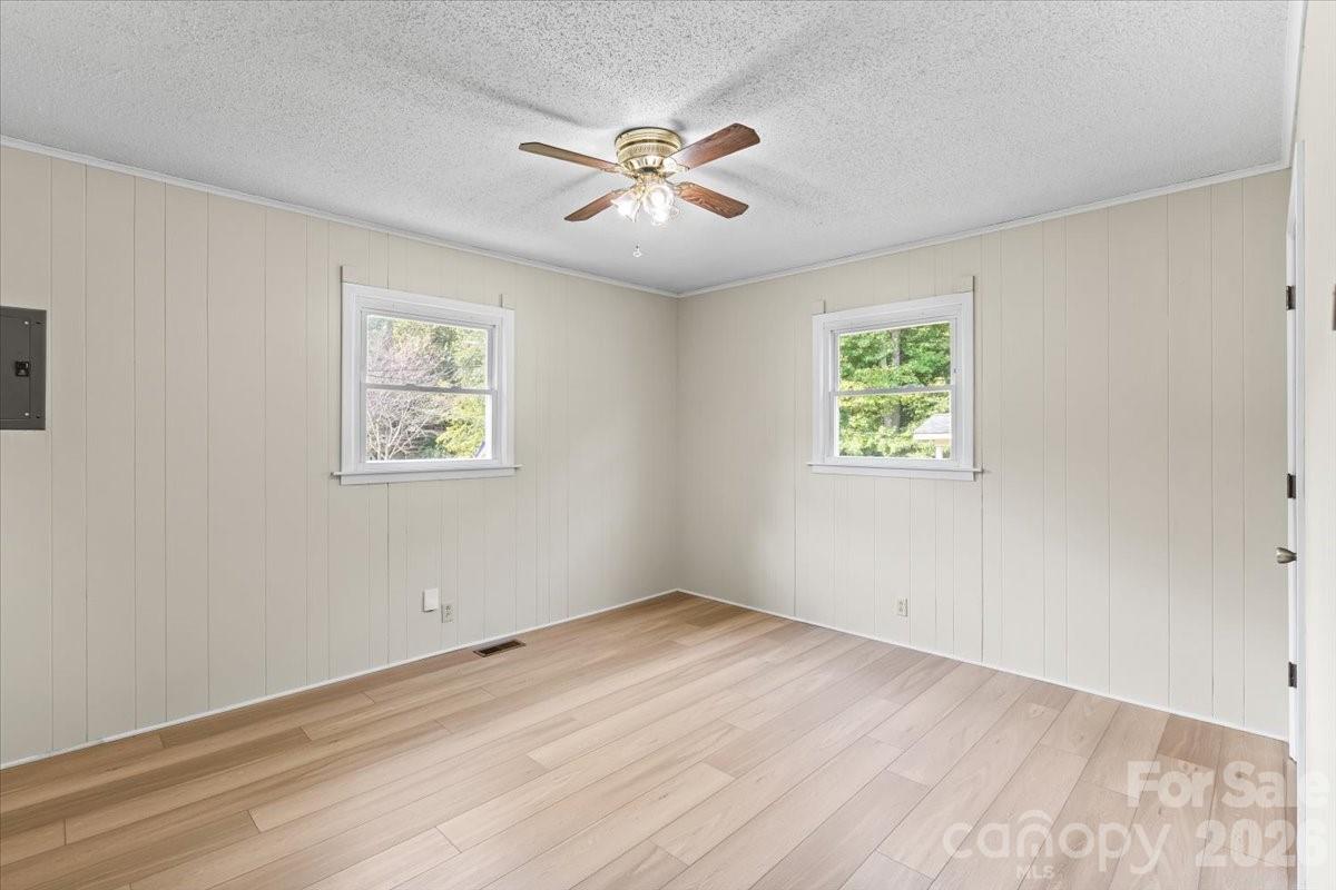 417 W Buckoak Street Property Photo 15