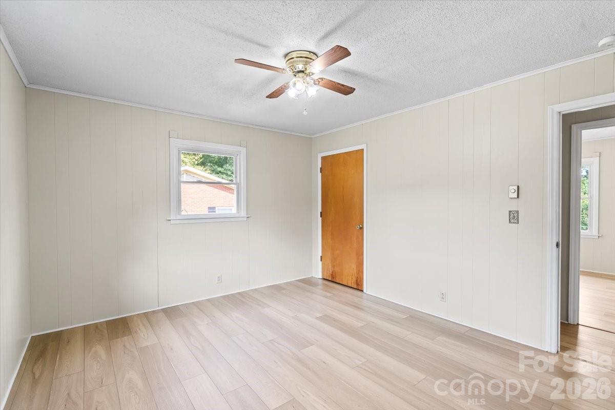 417 W Buckoak Street Property Photo 16
