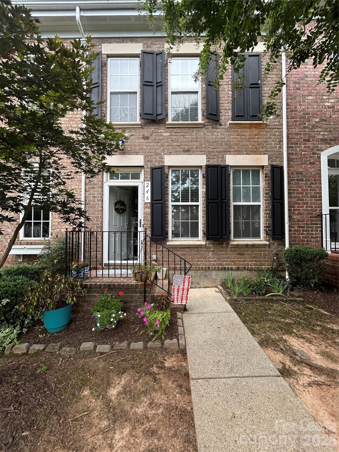 246 Welton Way Property Photo 4