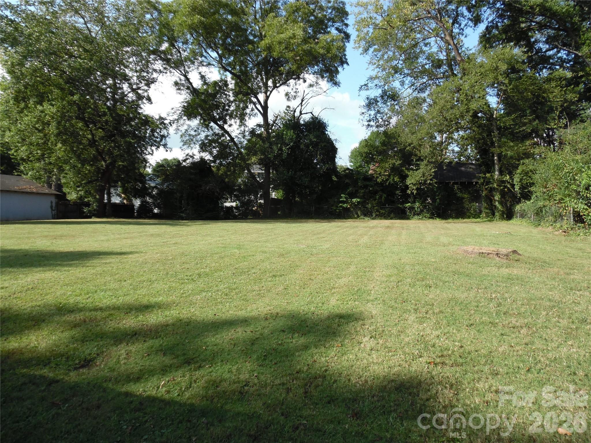 216 W 7th Street Property Photo 8