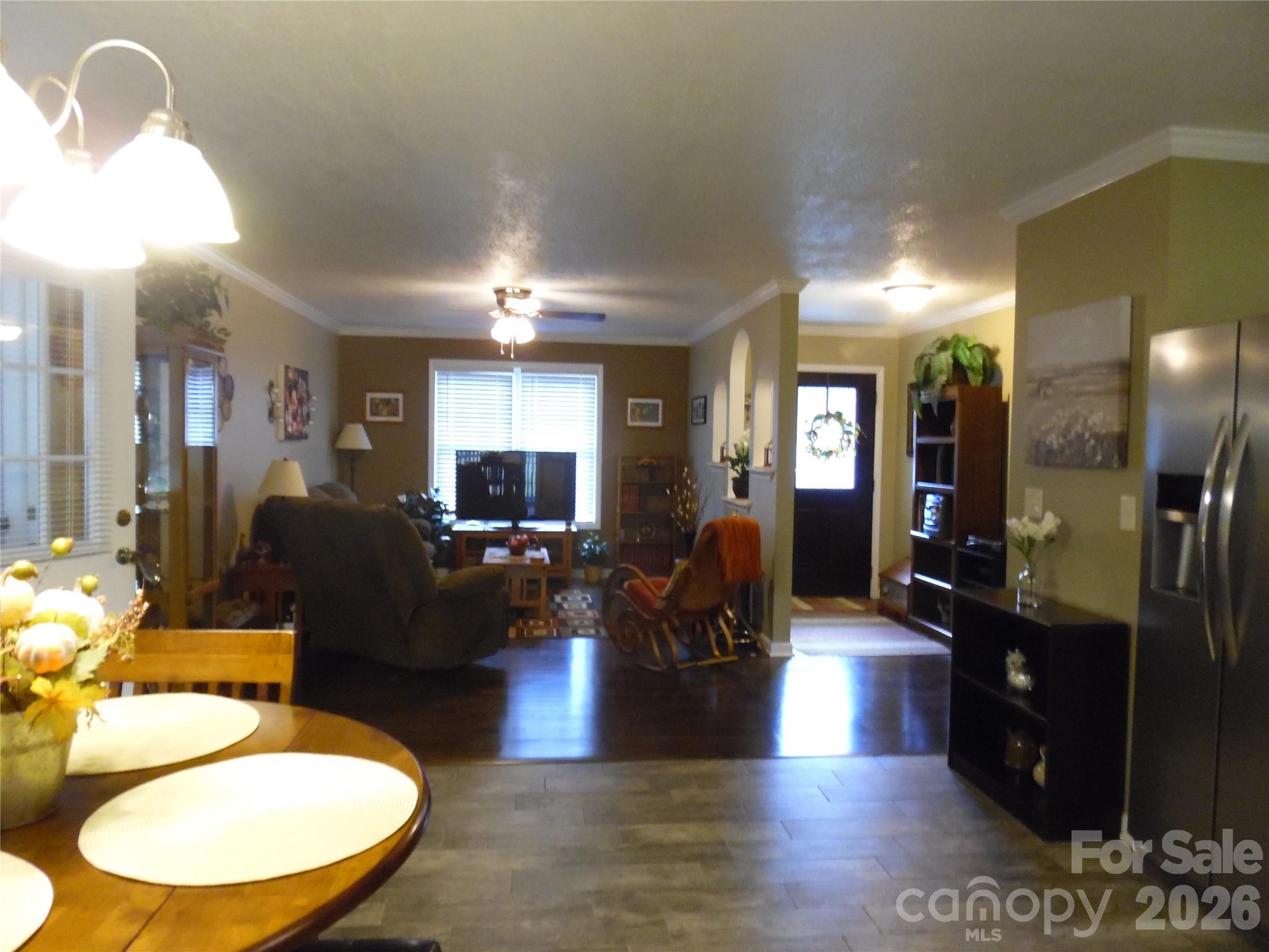216 W 7th Street Property Photo 12